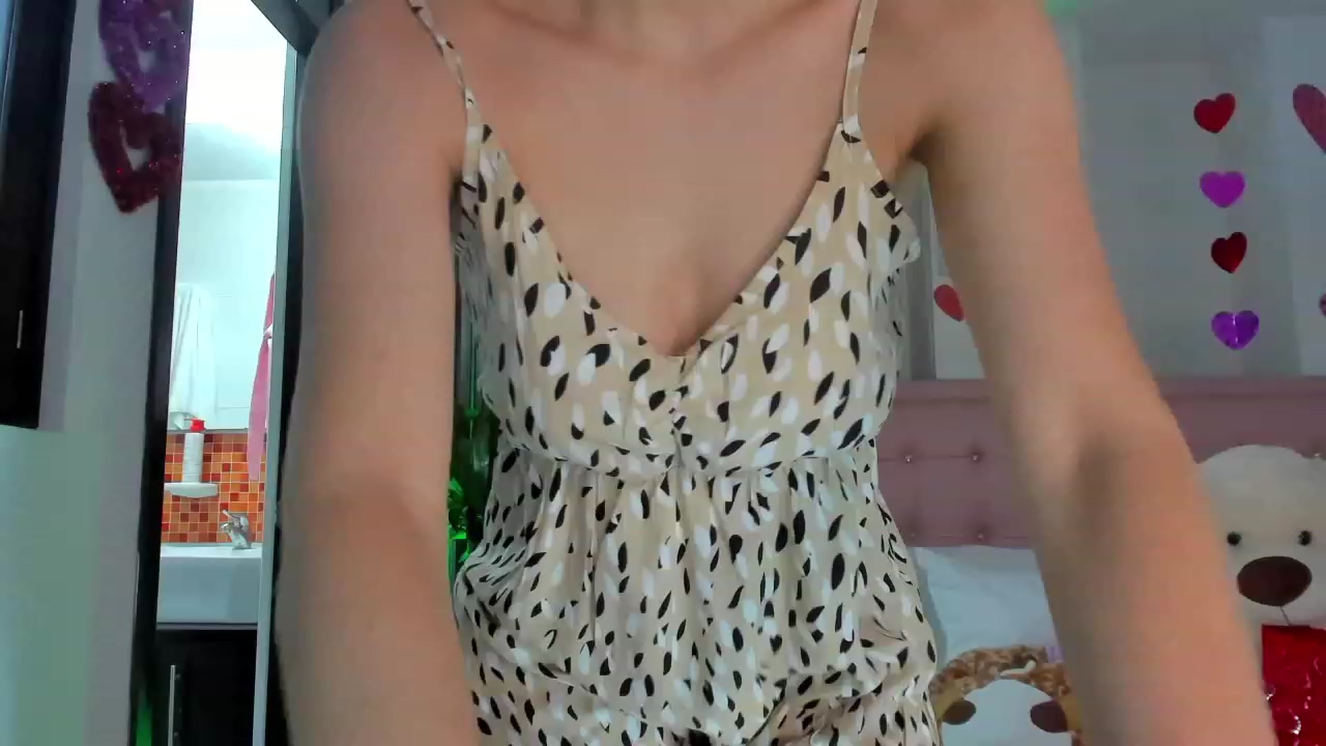 Gallery image thumbnail from Aleja_21's myfreecams stream on, 02/01/2023, 01:51 image 9 of 20