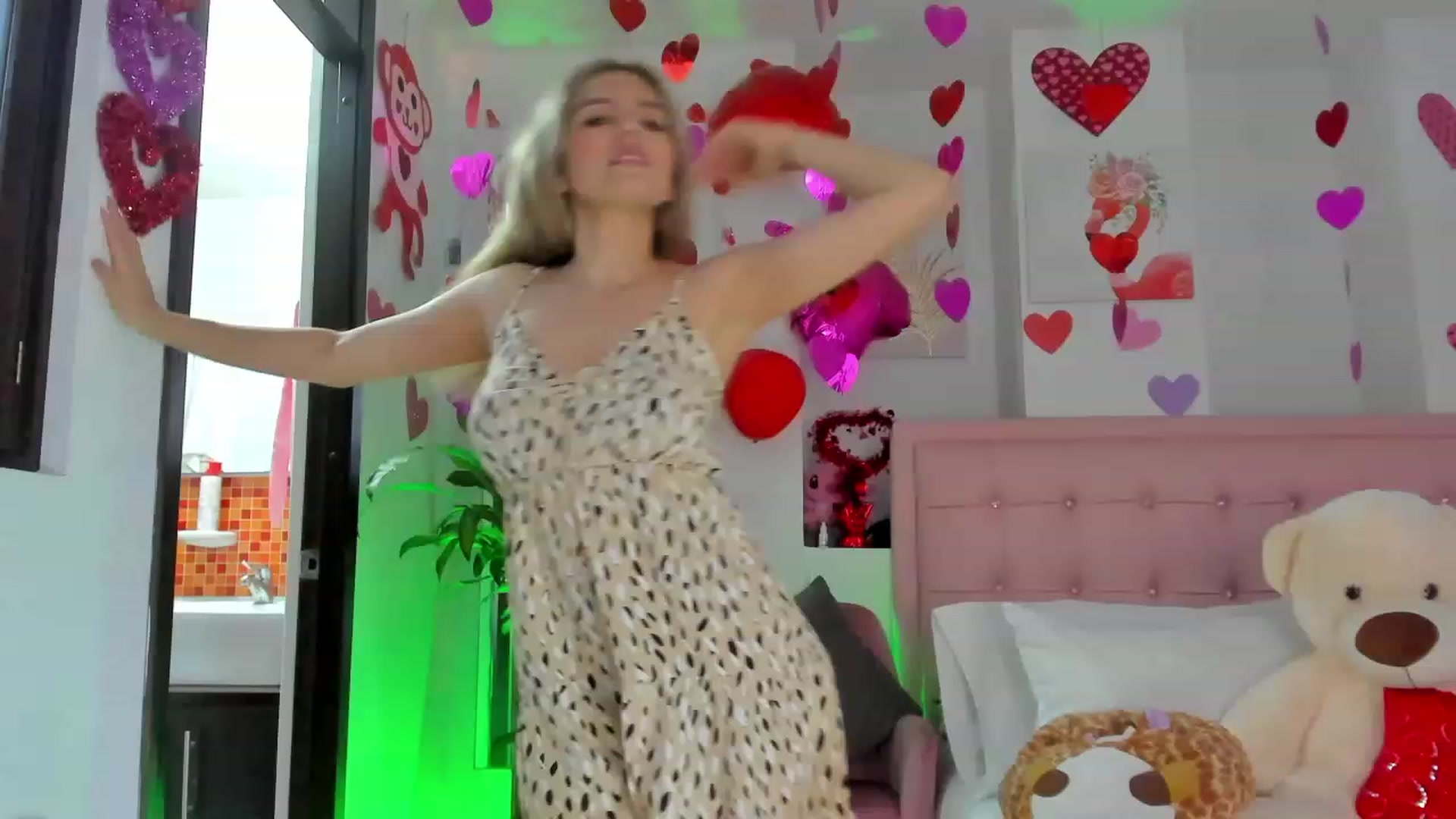 Gallery image thumbnail from Aleja_21's myfreecams stream on, 02/01/2023, 02:16 image 12 of 20