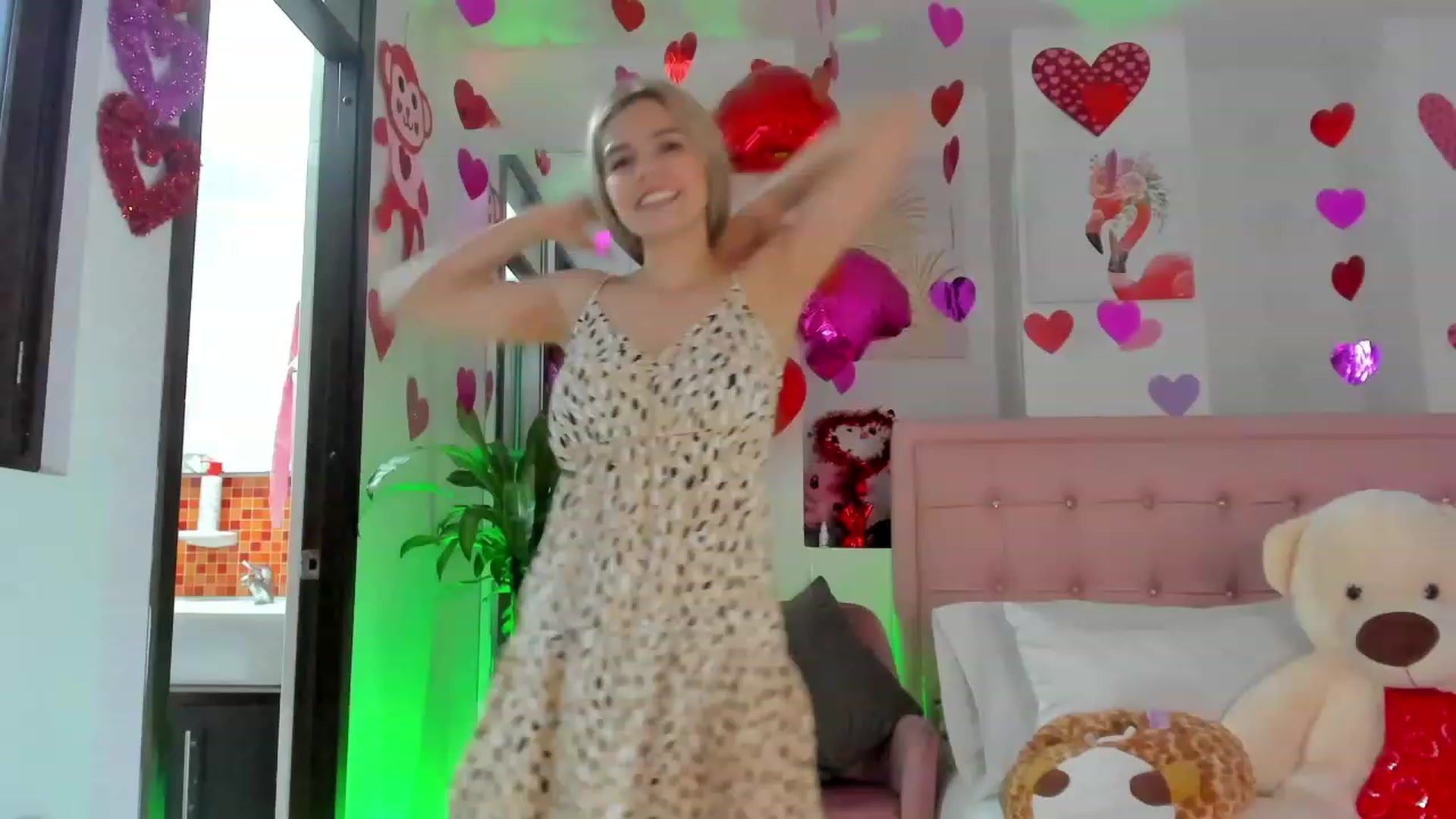Gallery image thumbnail from Aleja_21's myfreecams stream on, 02/01/2023, 02:16 image 14 of 20