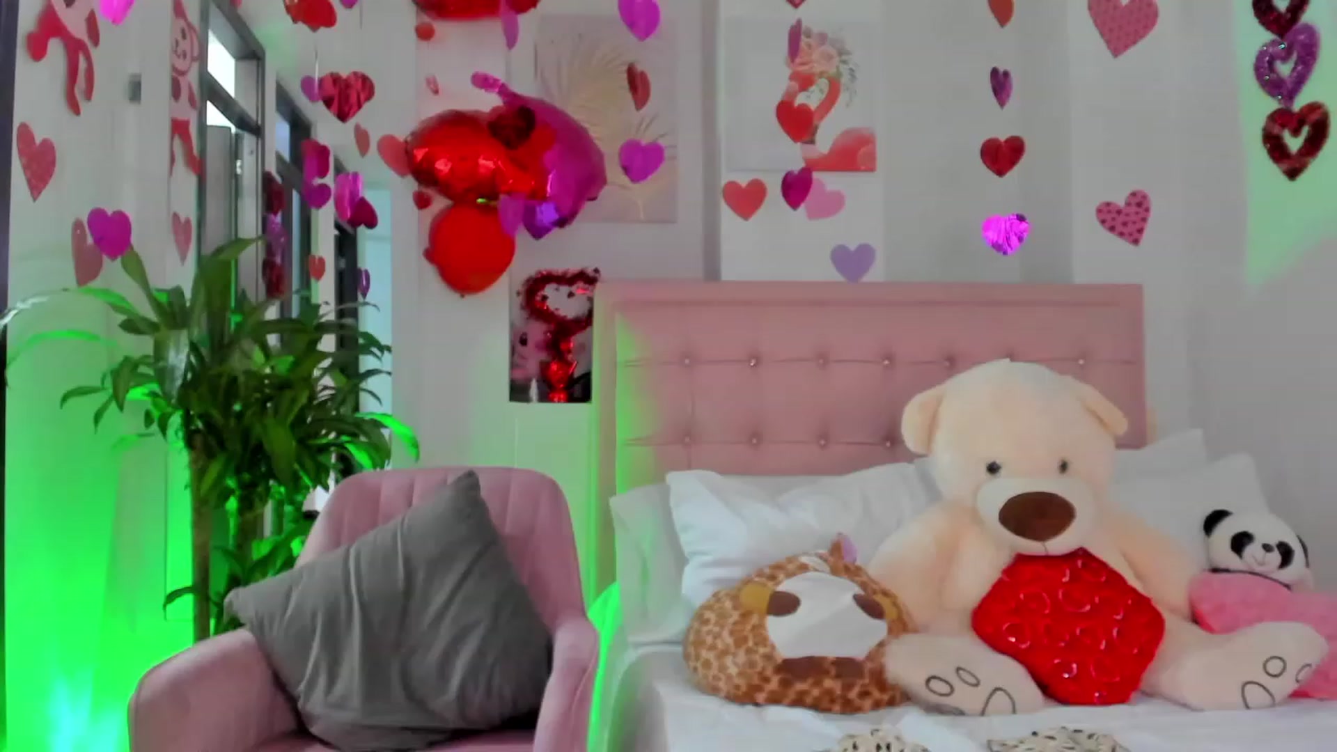 Gallery image thumbnail from Aleja_21's myfreecams stream on, 02/01/2023, 07:39 image 15 of 20