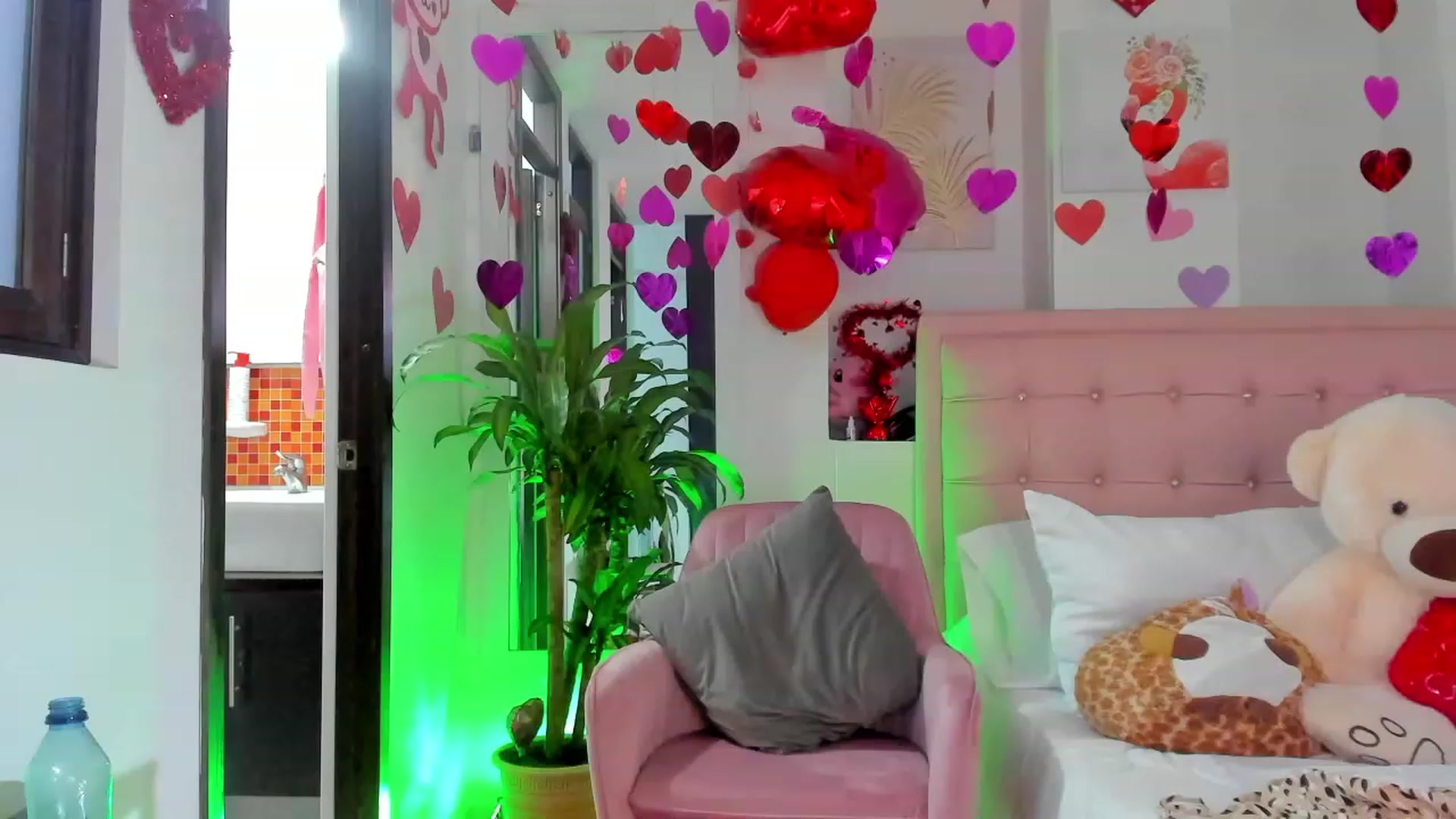 Gallery image thumbnail from Aleja_21's myfreecams stream on, 02/01/2023, 07:39 image 2 of 20
