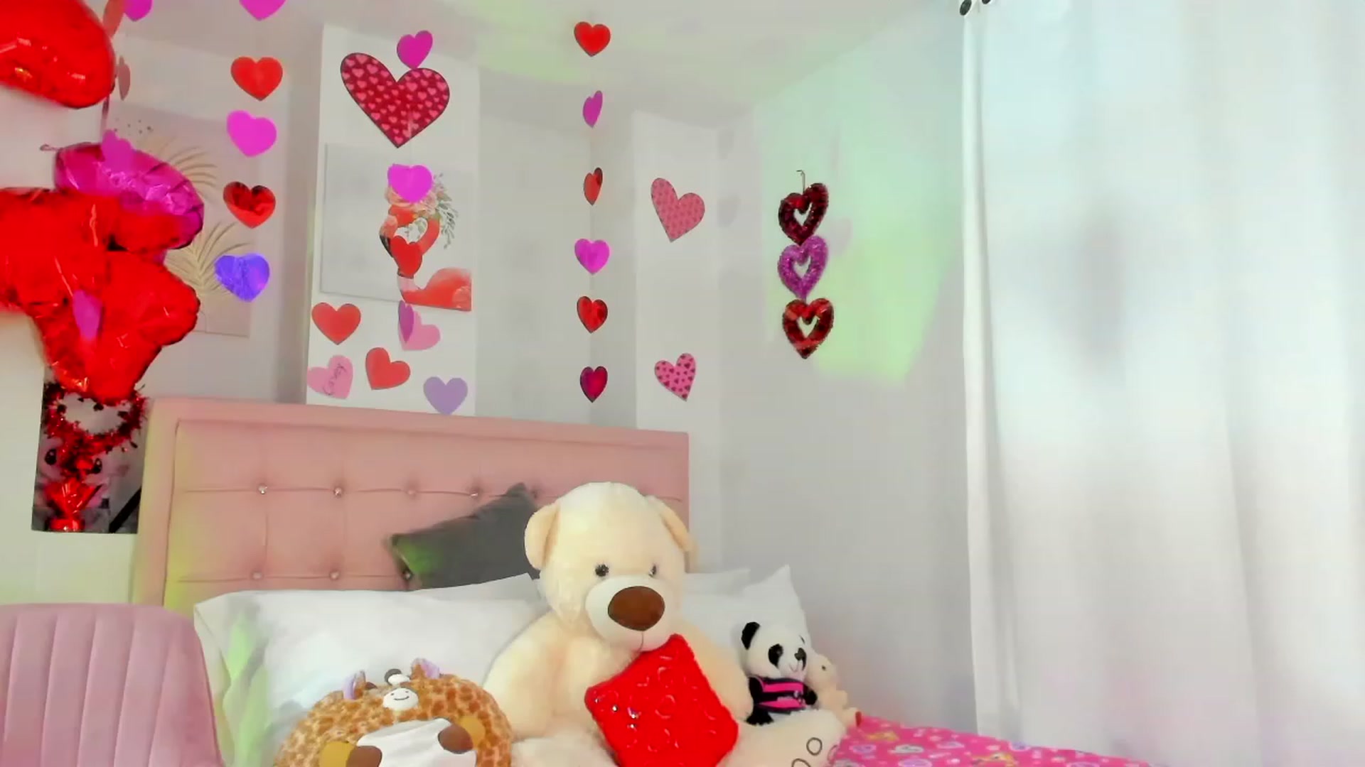 Gallery image thumbnail from Aleja_21's myfreecams stream on, 02/06/2023, 03:40 image 18 of 20