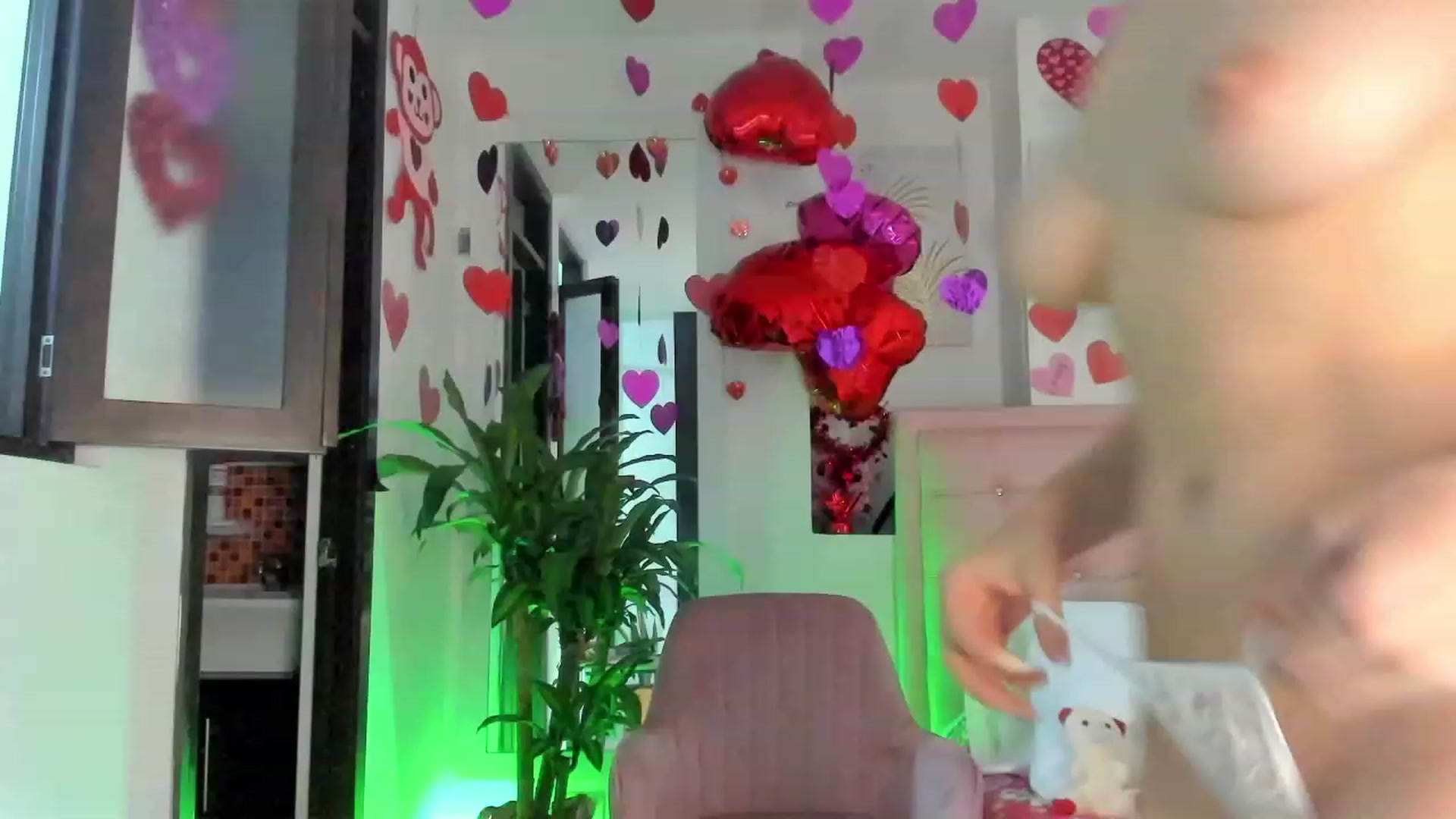 Gallery image thumbnail from Aleja_21's myfreecams stream on, 02/07/2023, 06:02 image 3 of 20