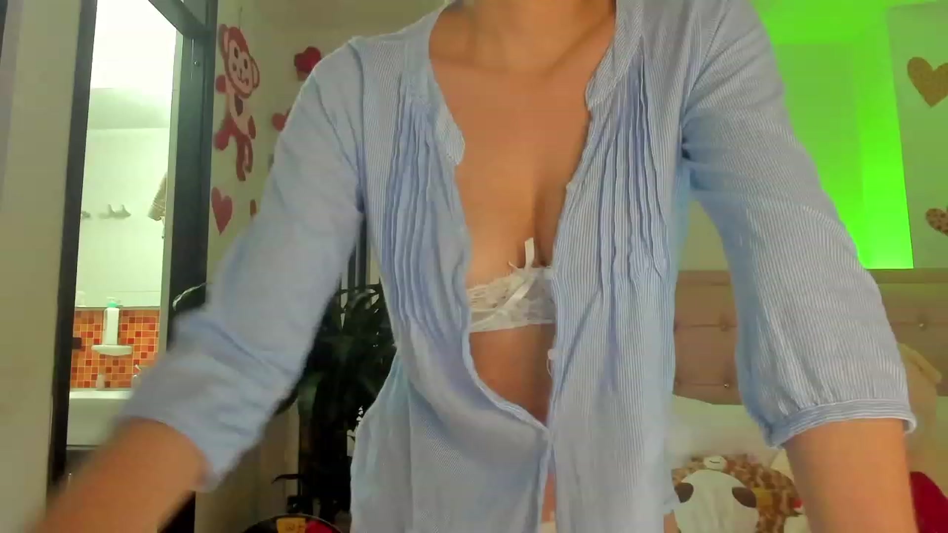 Gallery image thumbnail from Aleja_21's myfreecams stream on, 03/12/2023, 02:21 image 2 of 20