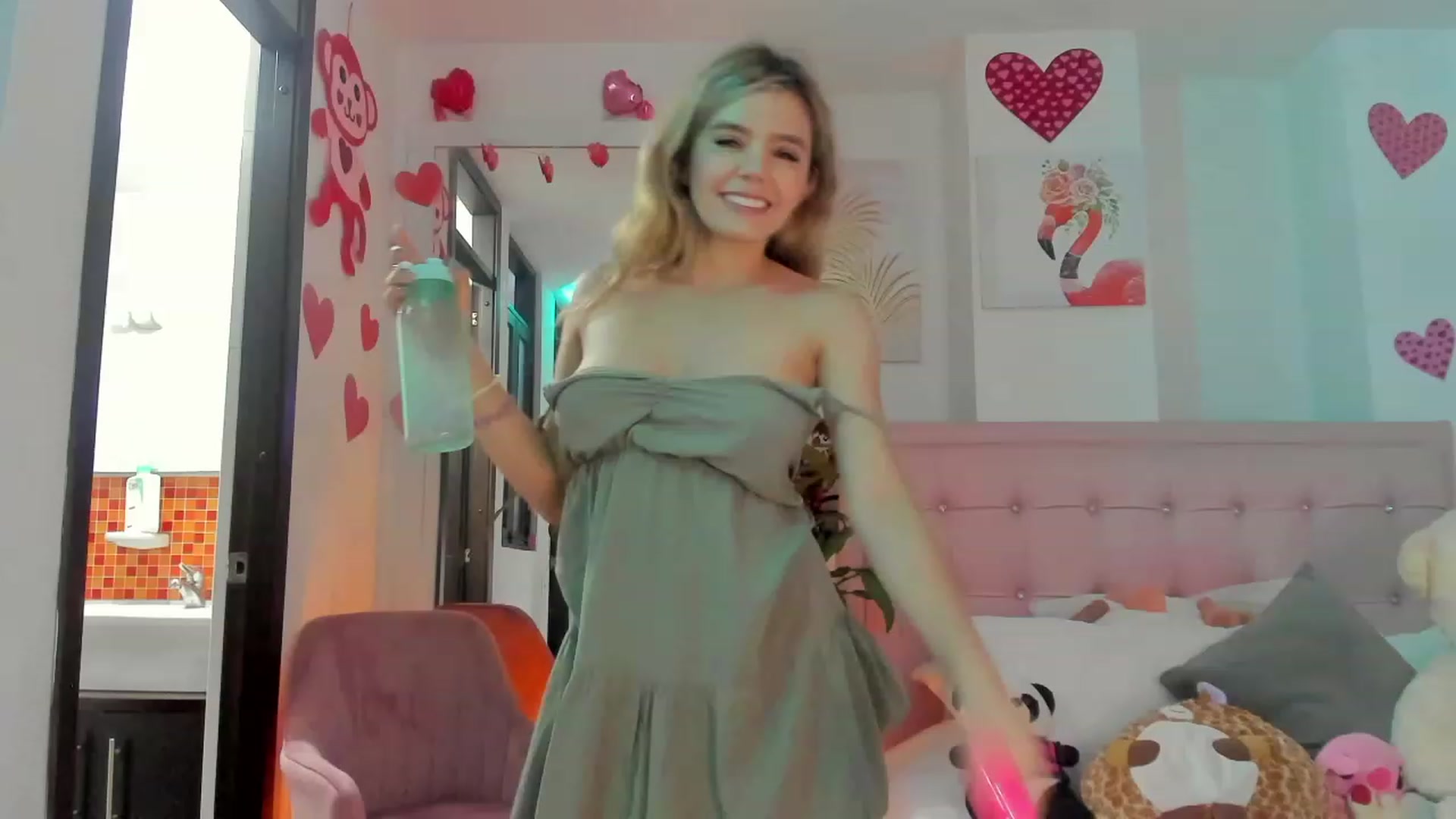 Gallery image thumbnail from Aleja_21's myfreecams stream on, 03/20/2023, 02:20 image 17 of 20