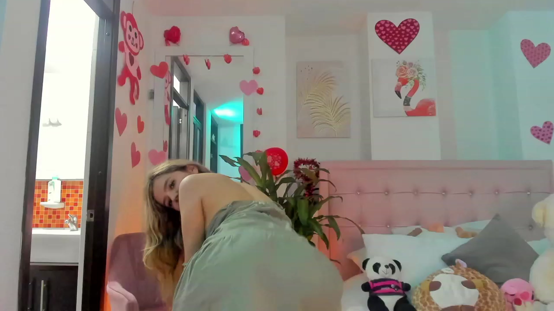 Gallery image thumbnail from Aleja_21's myfreecams stream on, 03/20/2023, 02:20 image 7 of 20