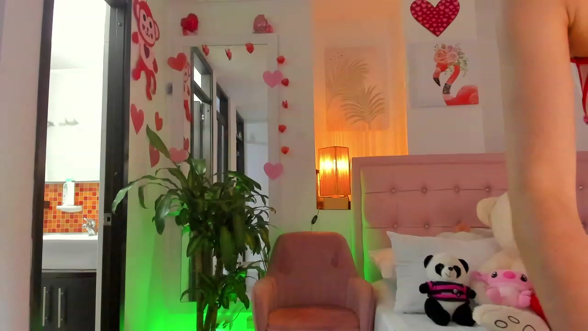 Gallery image thumbnail from Aleja_21's myfreecams stream on, 03/27/2023, 02:00 image 19 of 20
