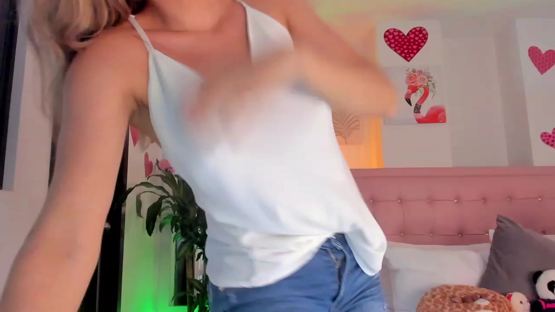 Gallery image thumbnail from Aleja_21's myfreecams stream on, 04/03/2023, 03:05 image 6 of 20