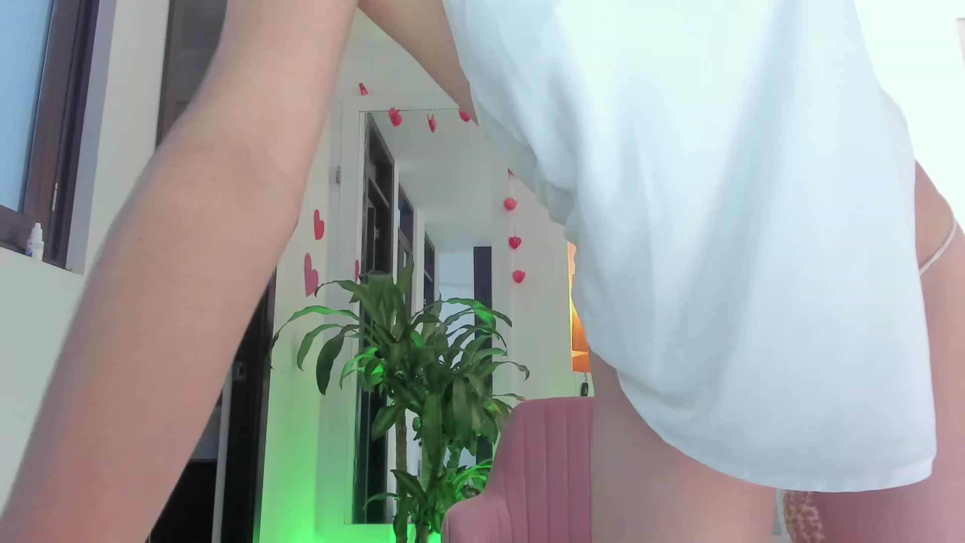 Gallery image thumbnail from Aleja_21's myfreecams stream on, 04/24/2023, 02:58 image 7 of 20