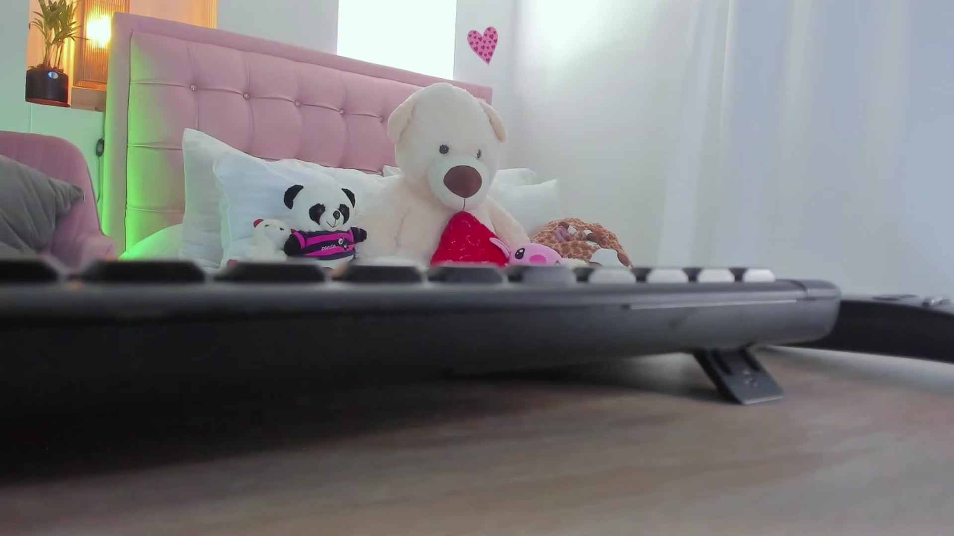 Gallery image thumbnail from Aleja_21's myfreecams stream on, 06/05/2023, 05:11 image 17 of 20