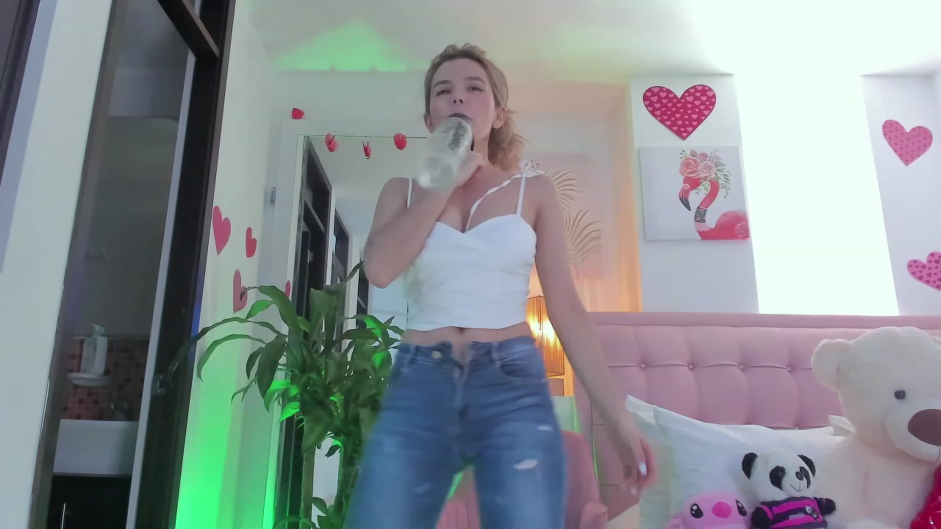 Gallery image thumbnail from Aleja_21's myfreecams stream on, 06/15/2023, 02:03 image 1 of 20