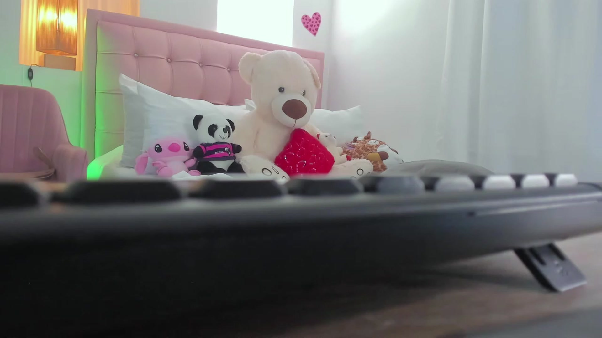 Gallery image thumbnail from Aleja_21's myfreecams stream on, 06/15/2023, 05:51 image 11 of 20
