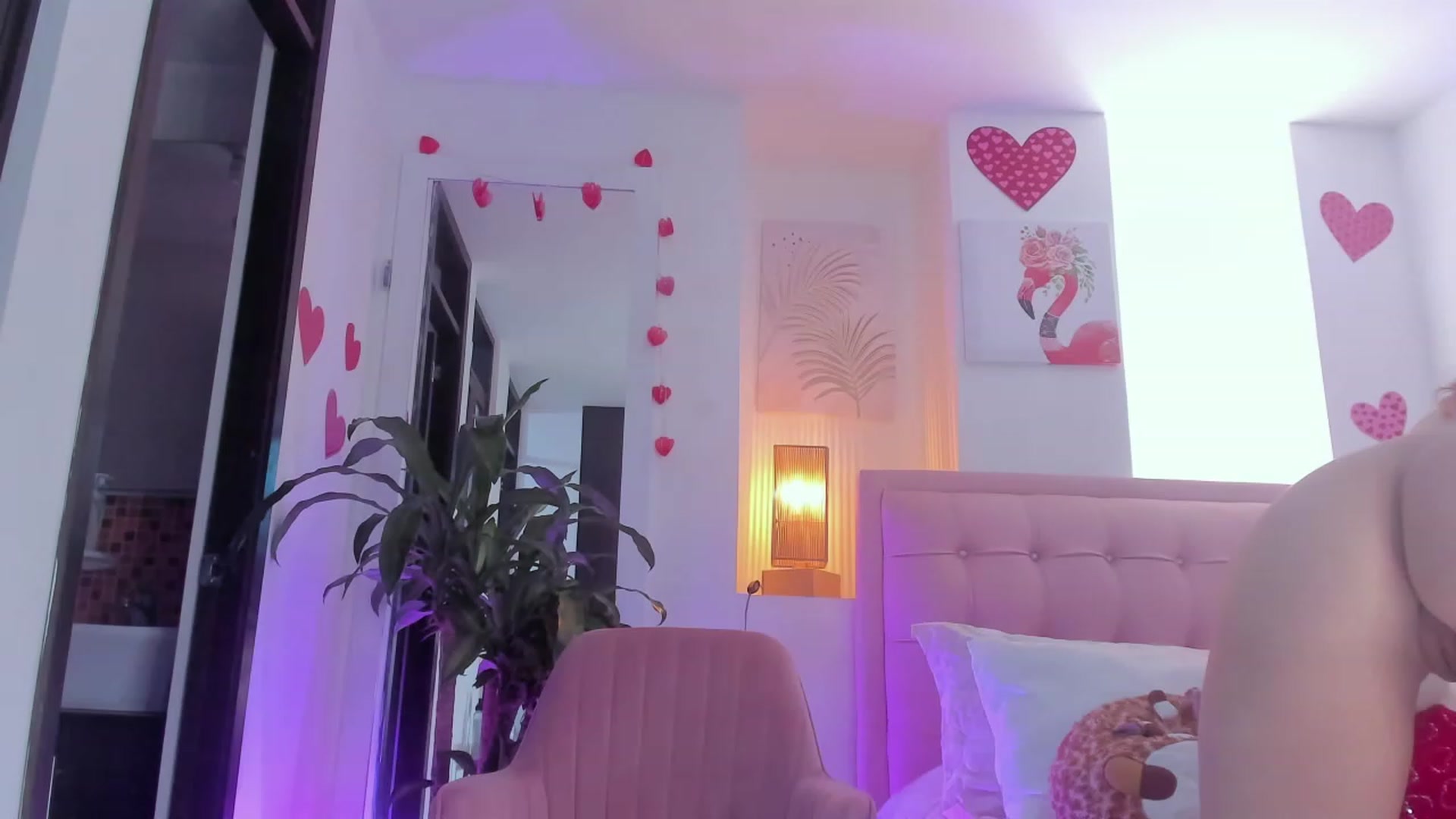 Gallery image thumbnail from Aleja_21's myfreecams stream on, 06/19/2023, 04:30 image 14 of 20