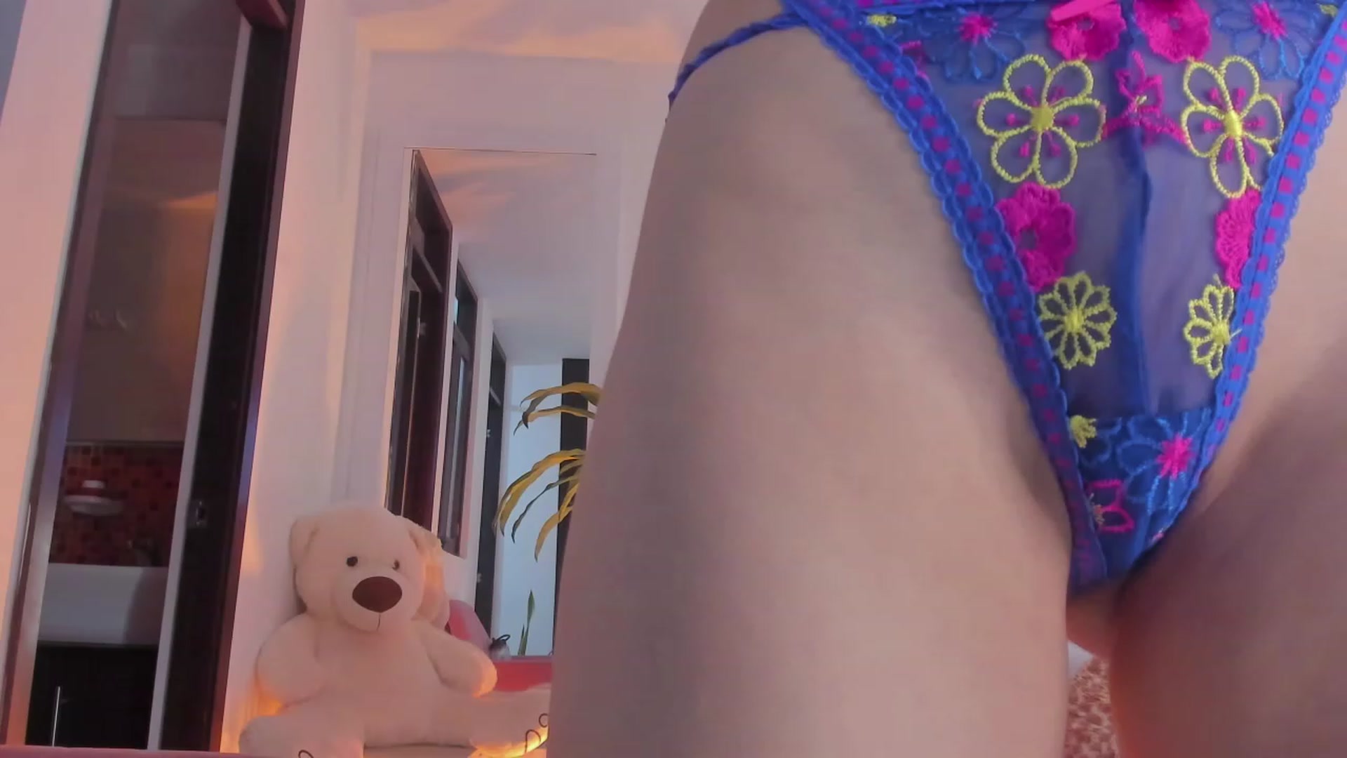 Gallery image thumbnail from Aleja_21's myfreecams stream on, 07/12/2023, 03:24 image 13 of 20