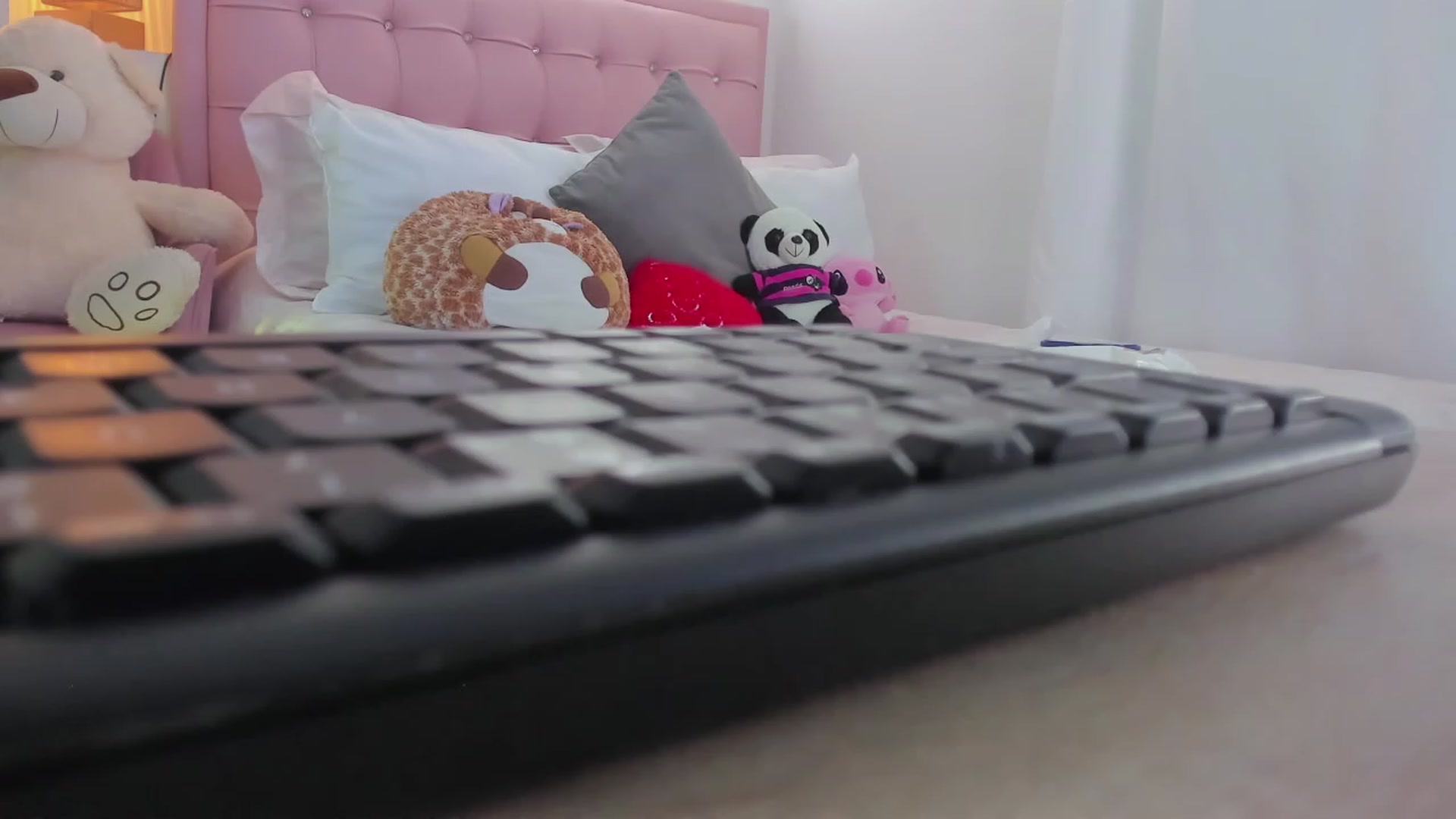 Gallery image thumbnail from Aleja_21's myfreecams stream on, 08/03/2023, 02:48 image 3 of 20