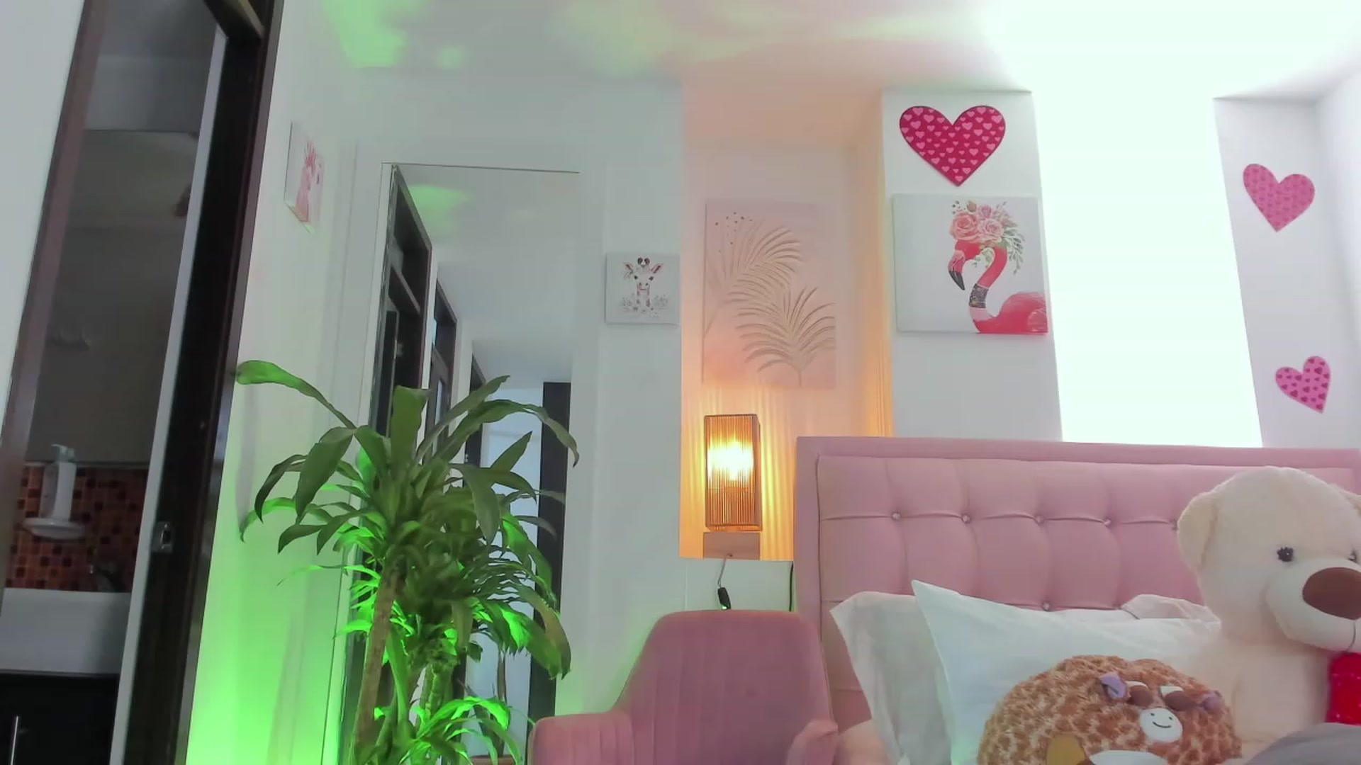Gallery image thumbnail from Aleja_21's myfreecams stream on, 08/05/2023, 24:31 image 17 of 20
