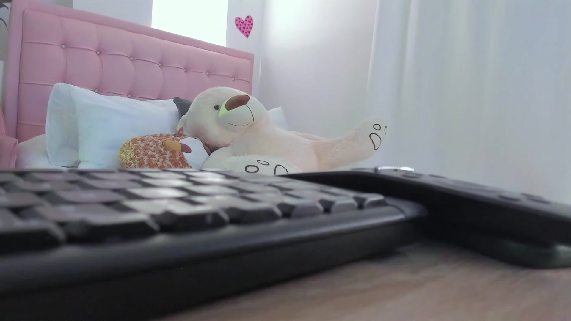 Gallery image thumbnail from Aleja_21's myfreecams stream on, 08/27/2023, 04:21 image 15 of 20