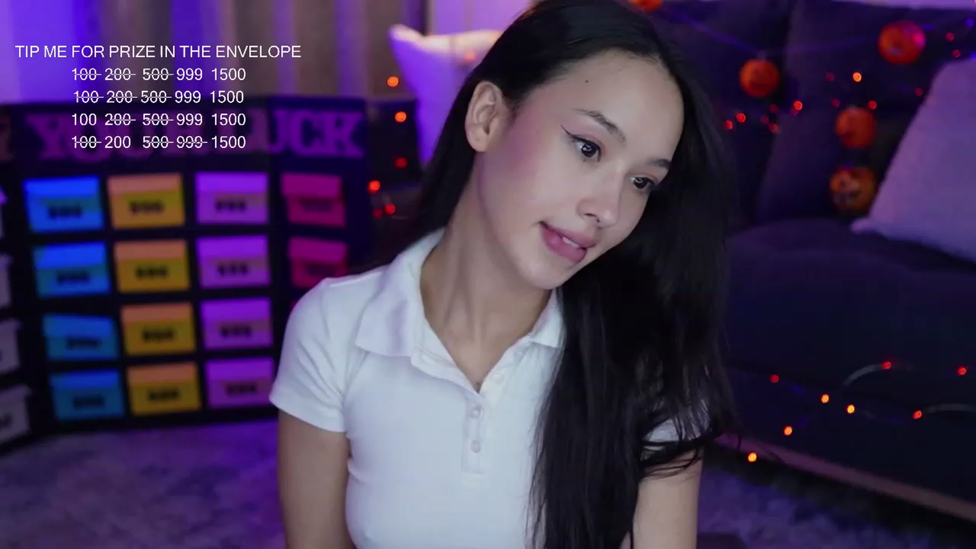 Gallery image thumbnail from Alejaween's myfreecams stream on, 10/24/2023, 15:43 image 8 of 20