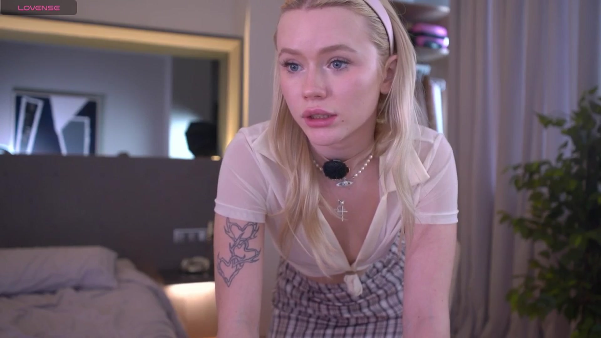 Gallery image thumbnail from AleksaLore's myfreecams stream on, 03/08/2026, 10:38 image 2 of 20