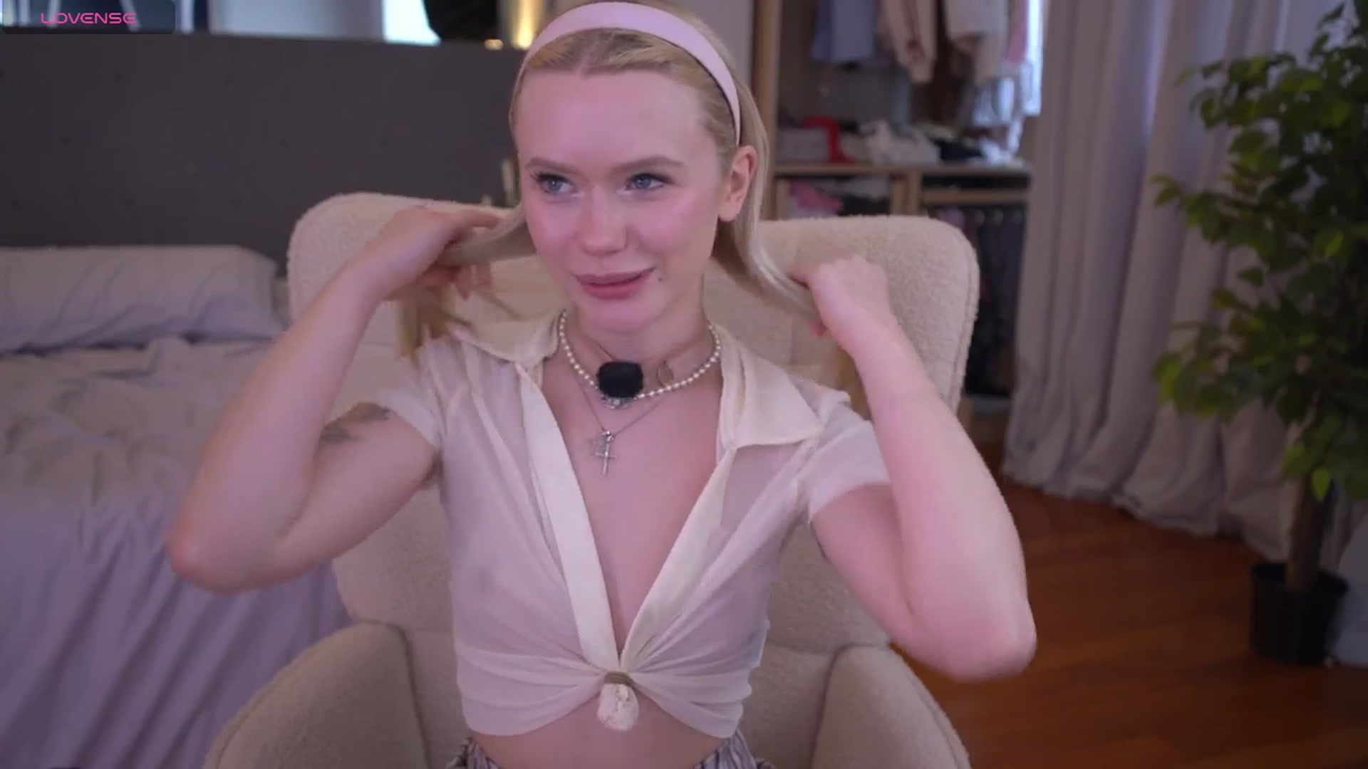 Gallery image thumbnail from AleksaLore's myfreecams stream on, 03/08/2026, 10:38 image 10 of 20
