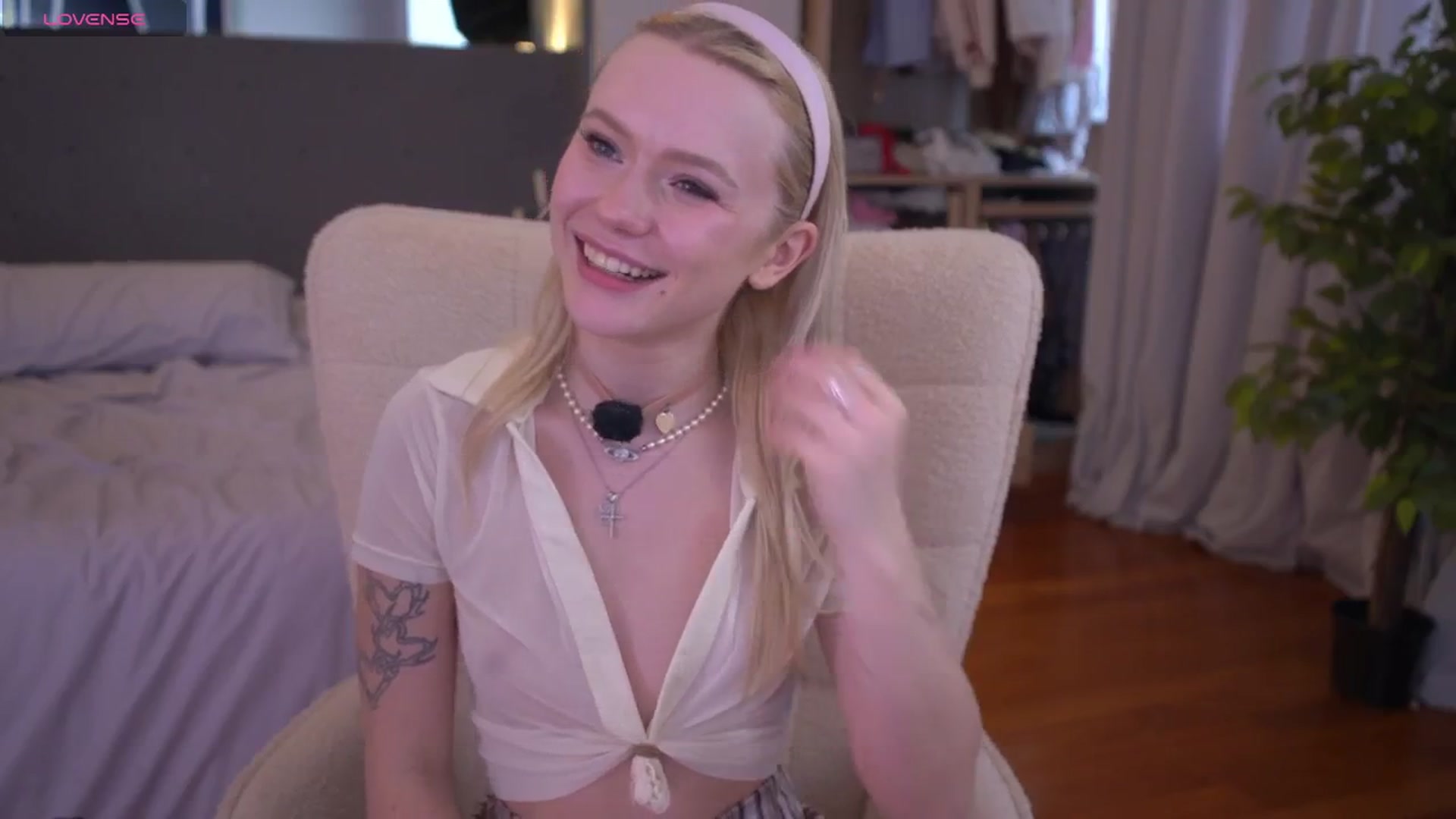 Gallery image thumbnail from AleksaLore's myfreecams stream on, 03/08/2026, 10:38 image 9 of 20
