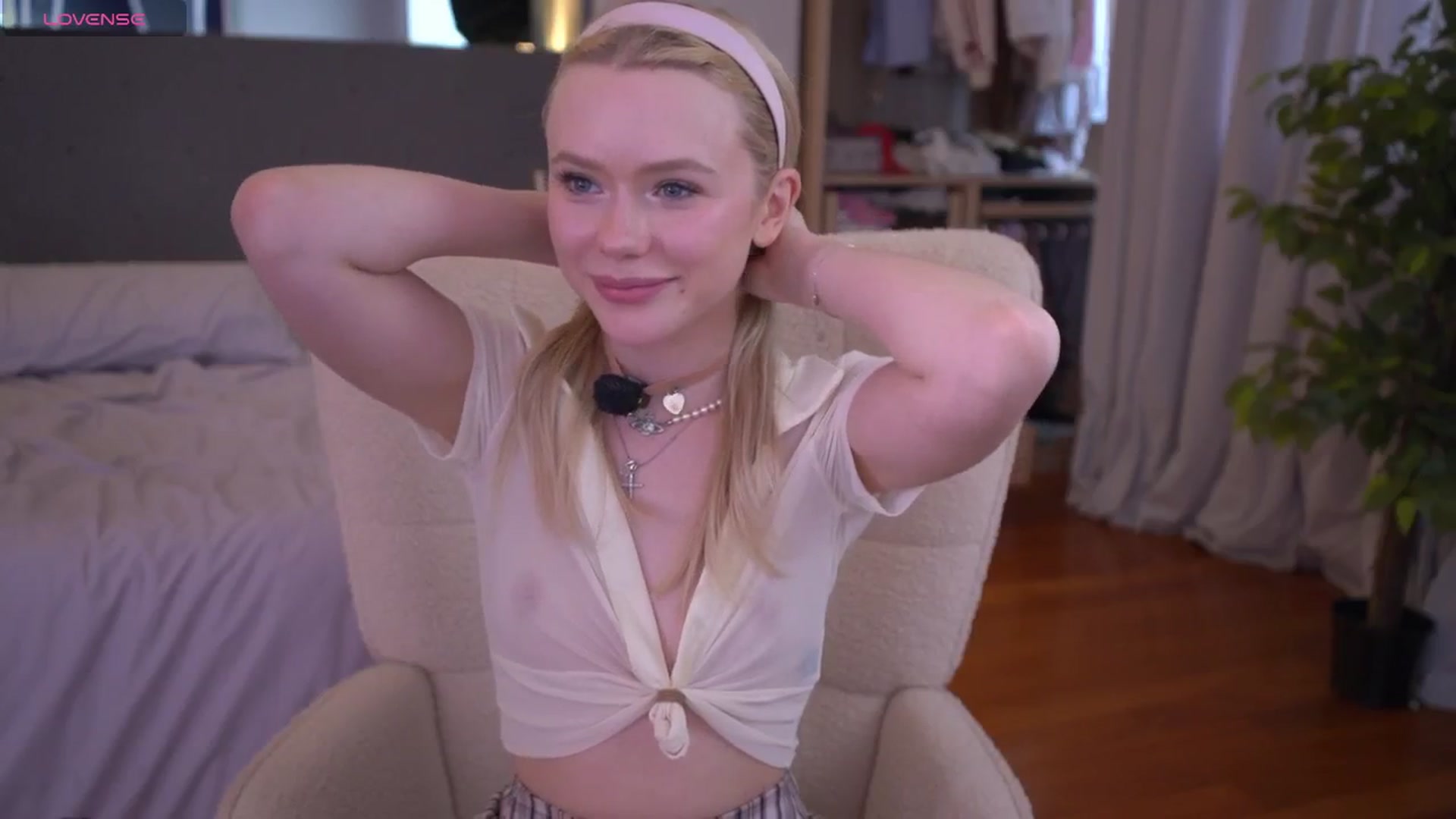 Gallery image thumbnail from AleksaLore's myfreecams stream on, 03/08/2026, 10:38 image 6 of 20