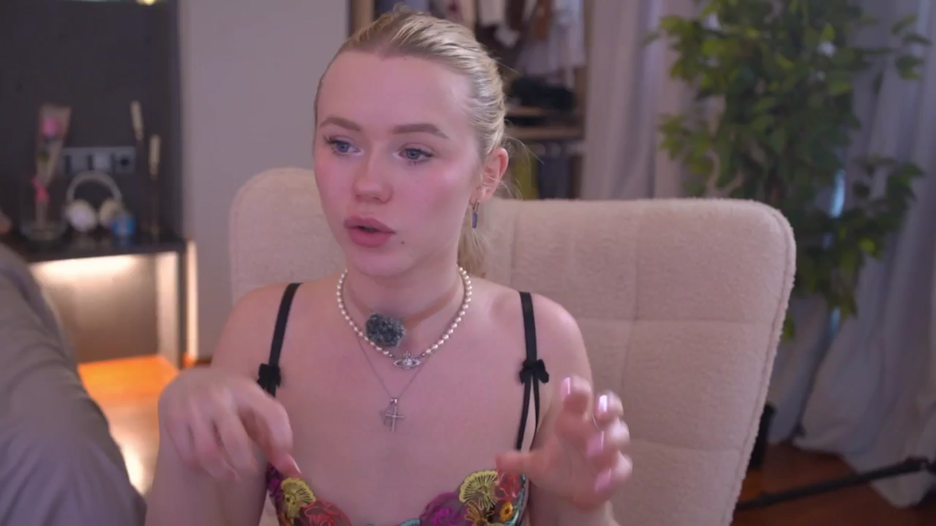 Gallery image thumbnail from AleksaLore's myfreecams stream on, 03/19/2026, 08:39 image 3 of 20