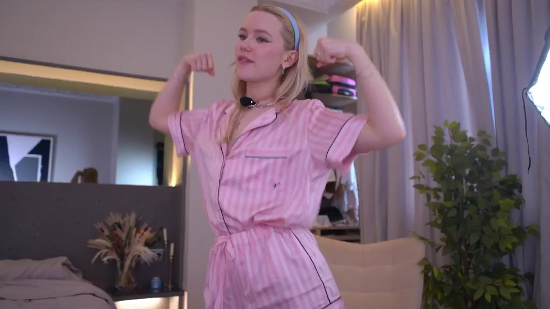 Gallery image thumbnail from AleksaLore's myfreecams stream on, 03/21/2026, 09:08 image 19 of 20