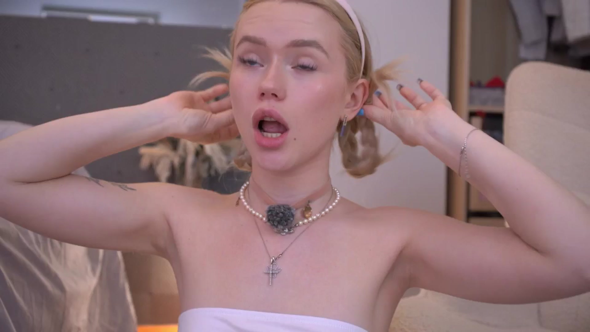 Gallery image thumbnail from AleksaLore's myfreecams stream on, 04/20/2026, 07:50 image 1 of 20