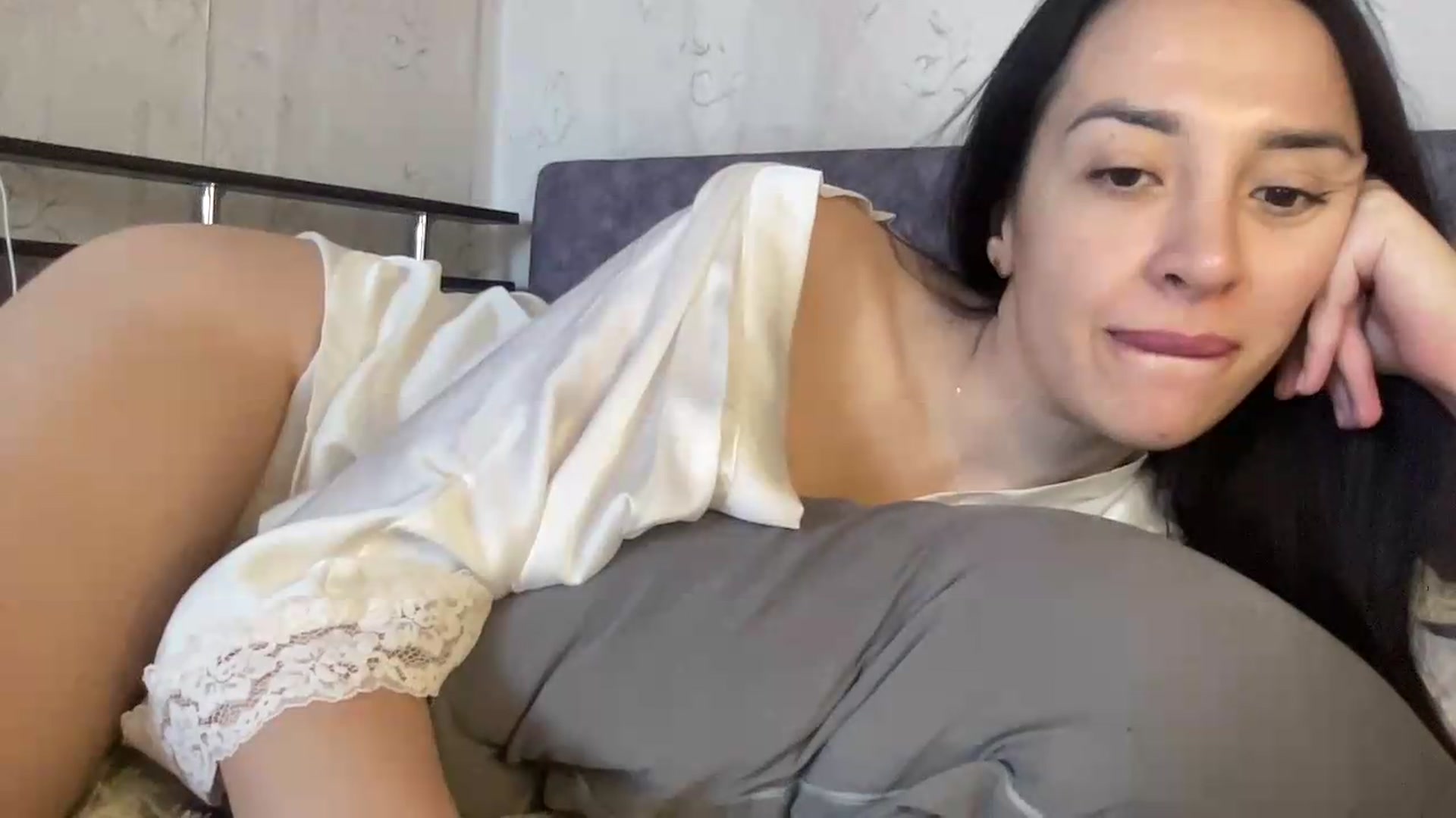 Gallery image thumbnail from AleksaVinci's myfreecams stream on, 08/02/2026, 10:20 image 6 of 20