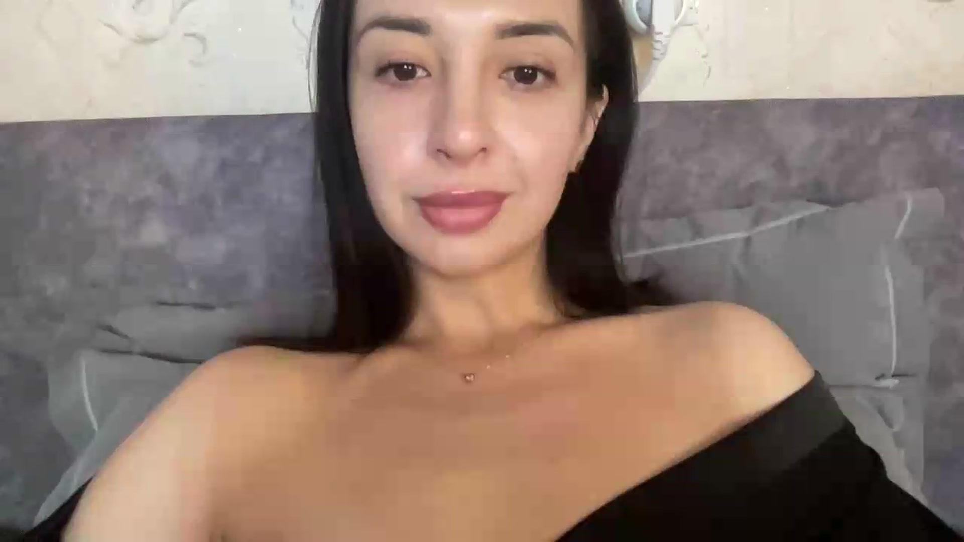 Gallery image thumbnail from AleksaVinci's myfreecams stream on, 08/03/2026, 10:01 image 7 of 20