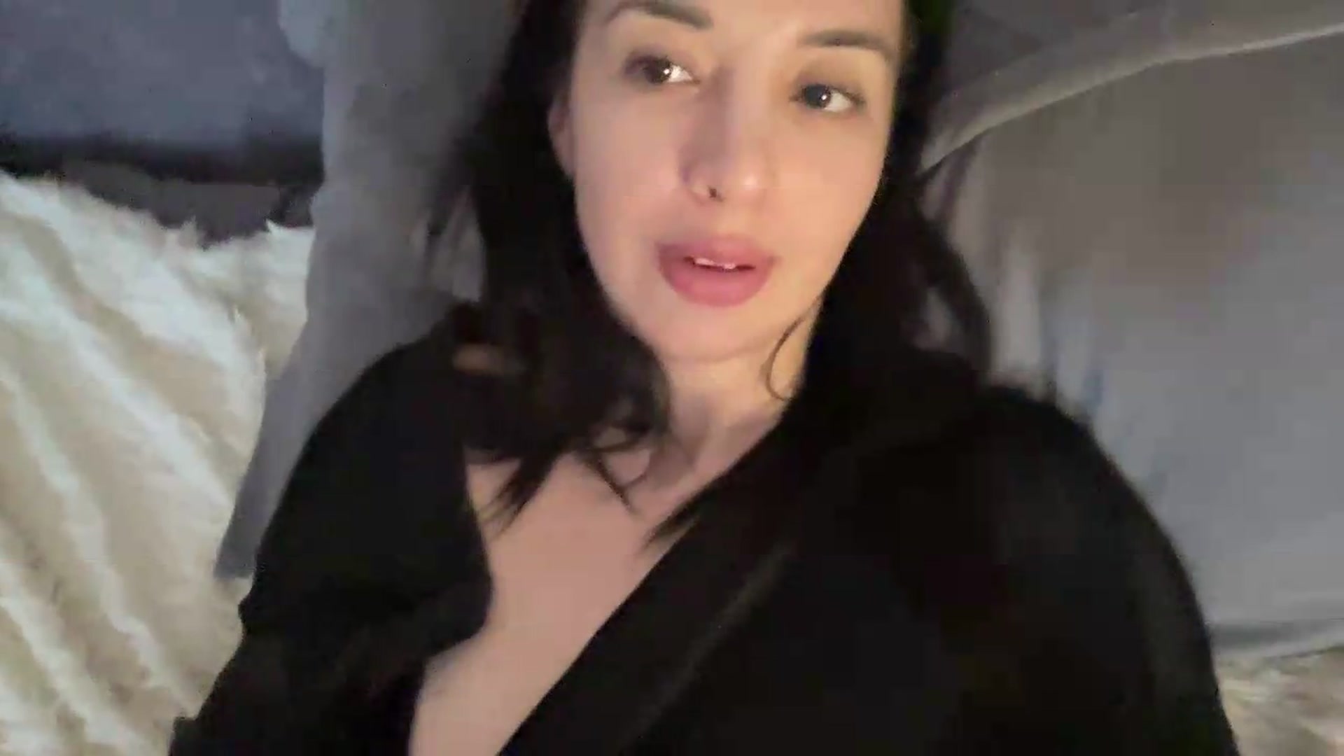 Gallery image thumbnail from AleksaVinci's myfreecams stream on, 08/03/2026, 15:02 image 13 of 20