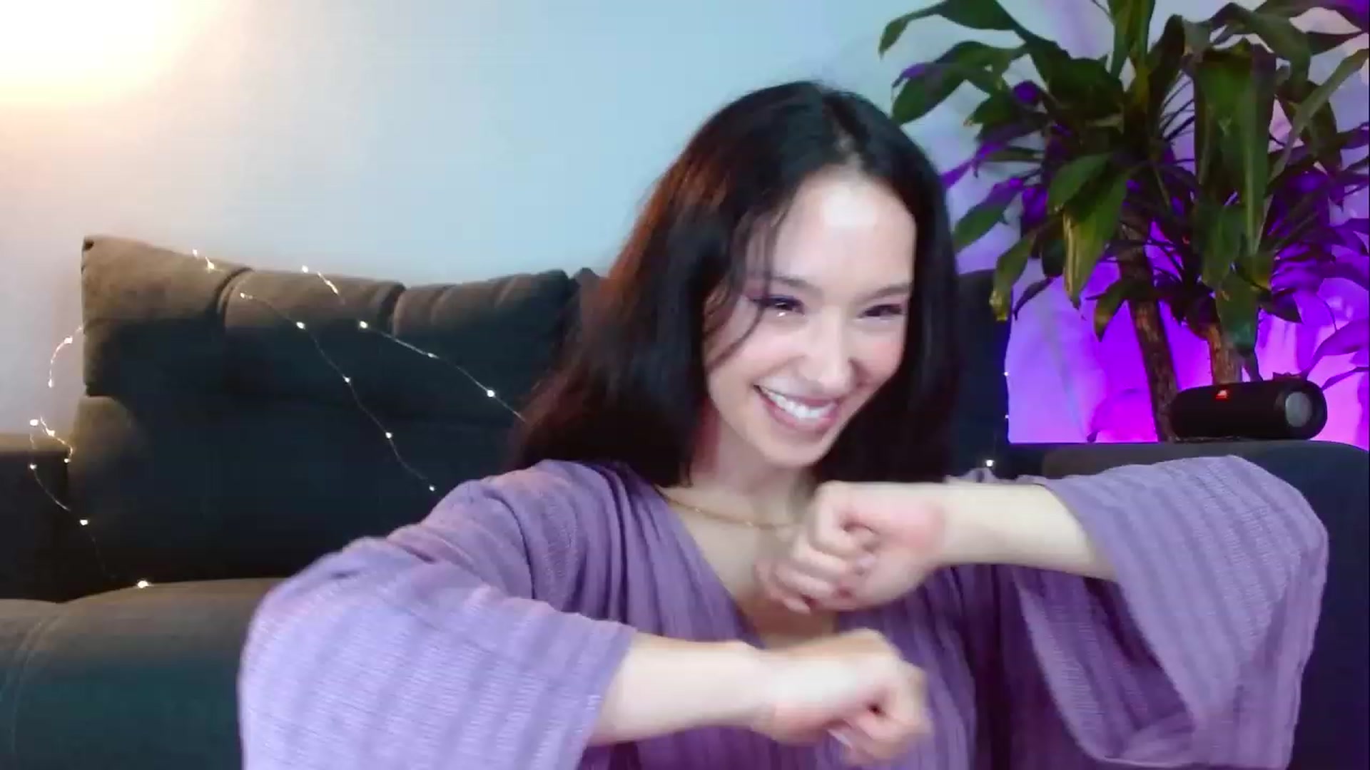 Gallery image thumbnail from Alelelele's myfreecams stream on, 05/09/2023, 03:54 image 15 of 20