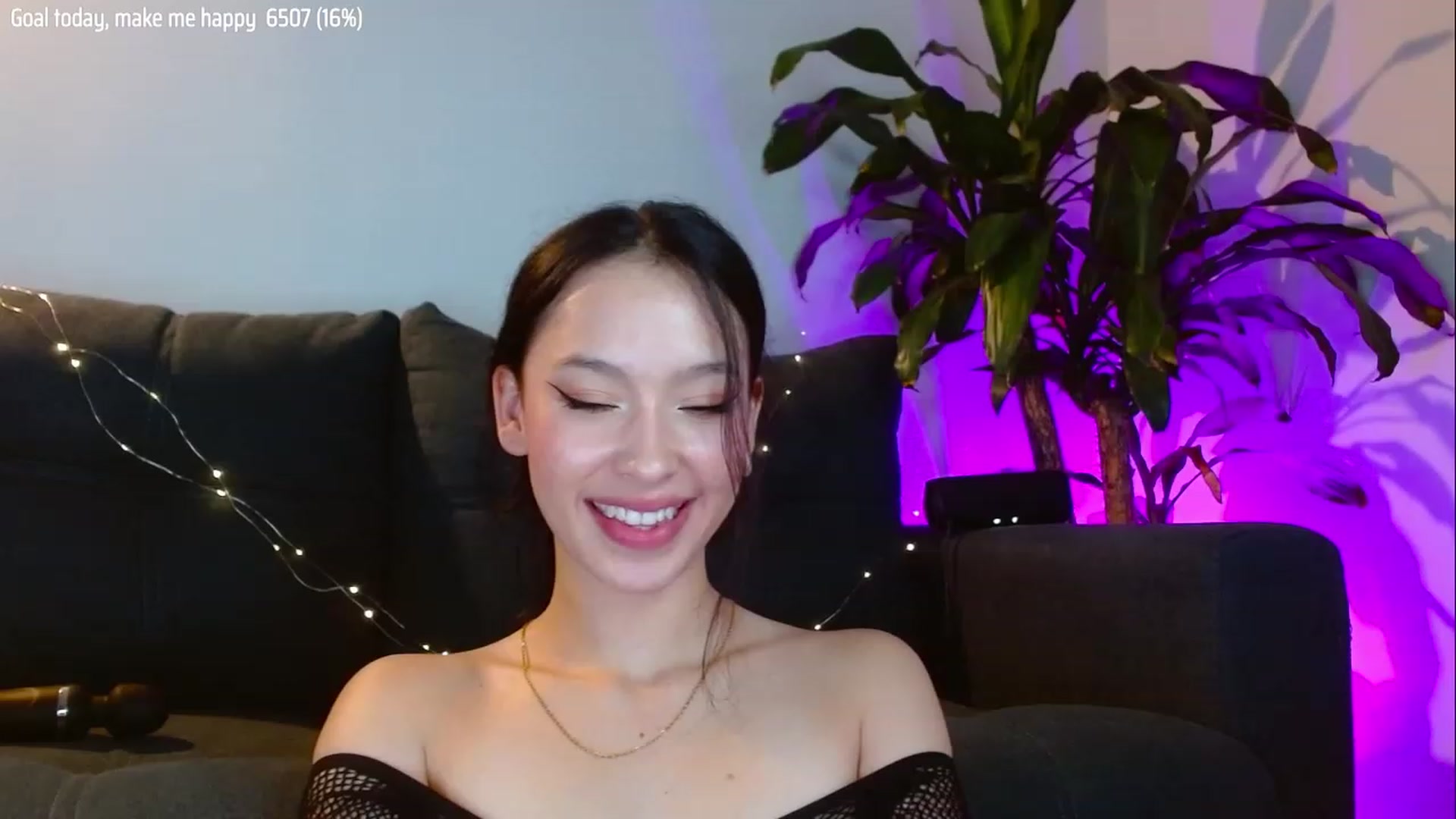 Gallery image thumbnail from Alelelele's myfreecams stream on, 05/13/2023, 08:17 image 3 of 20