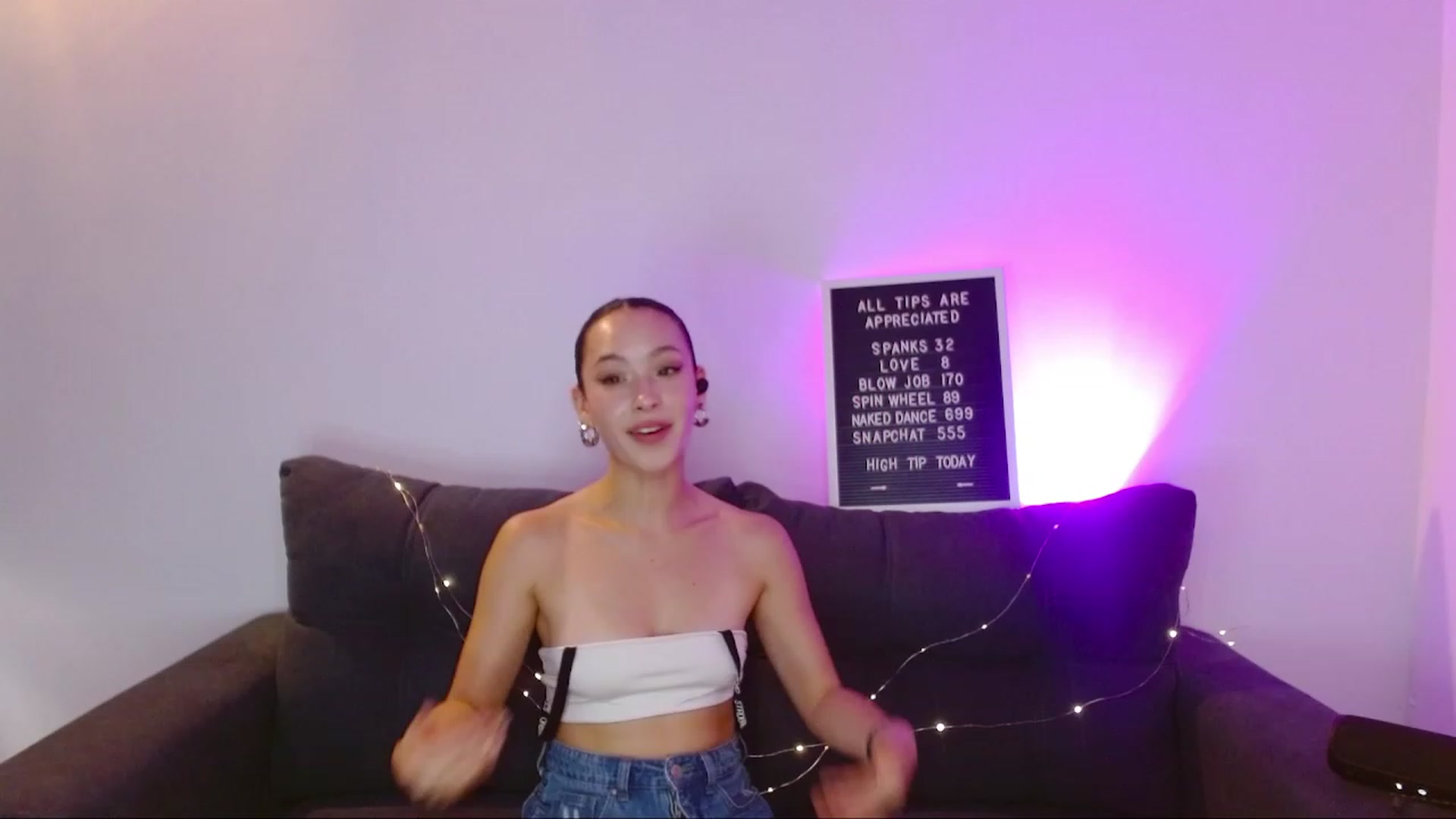 Gallery image thumbnail from Alelelele's myfreecams stream on, 08/31/2023, 19:33 image 12 of 20