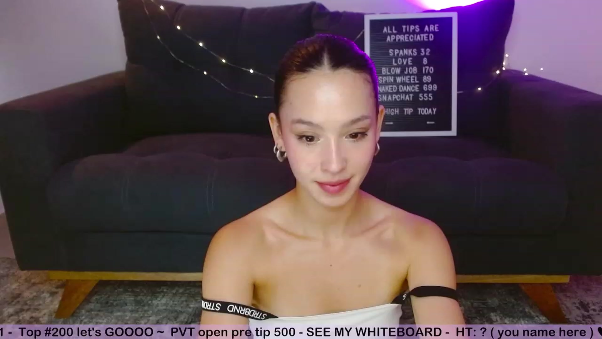 Gallery image thumbnail from Alelelele's myfreecams stream on, 09/01/2023, 02:45 image 7 of 20