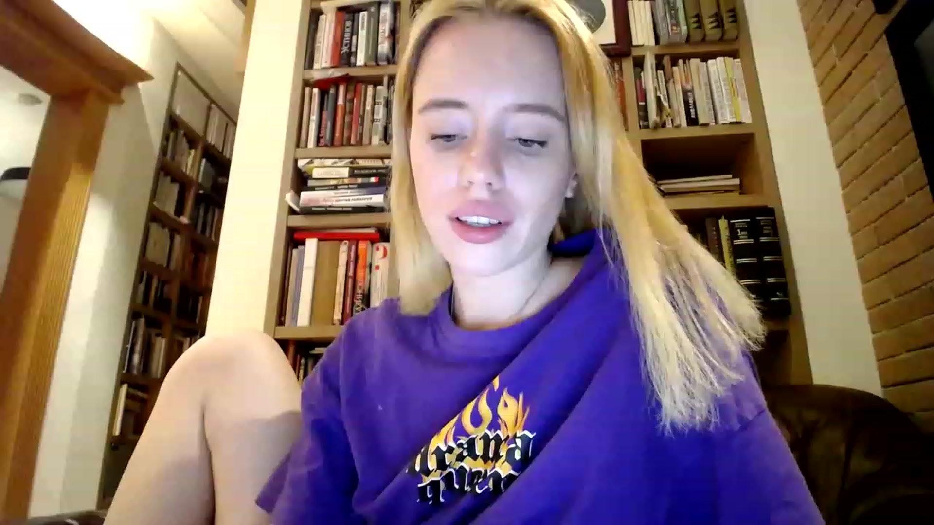 Gallery image thumbnail from Alena29's myfreecams stream on, 11/23/2022, 22:20 image 17 of 20