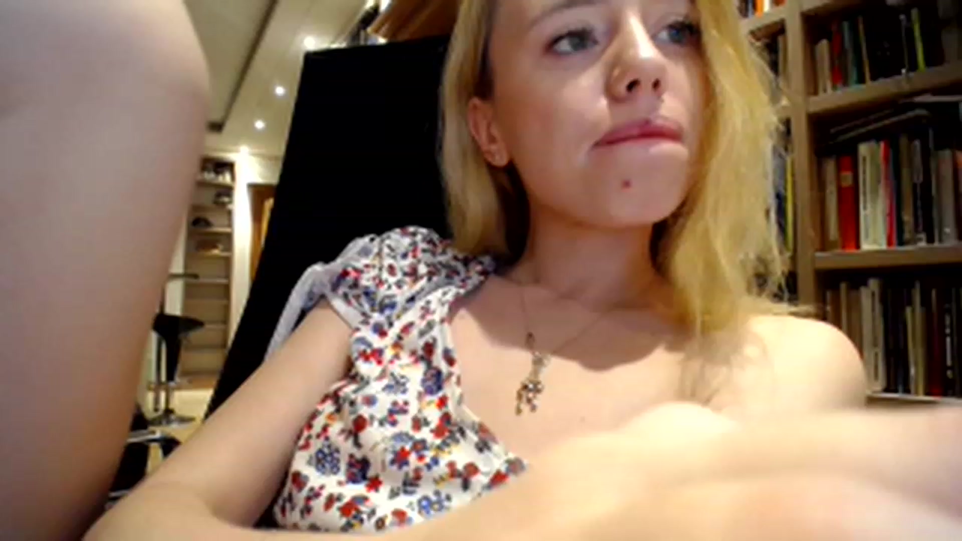 Gallery image thumbnail from Alena29's myfreecams stream on, 12/02/2022, 15:22 image 3 of 20