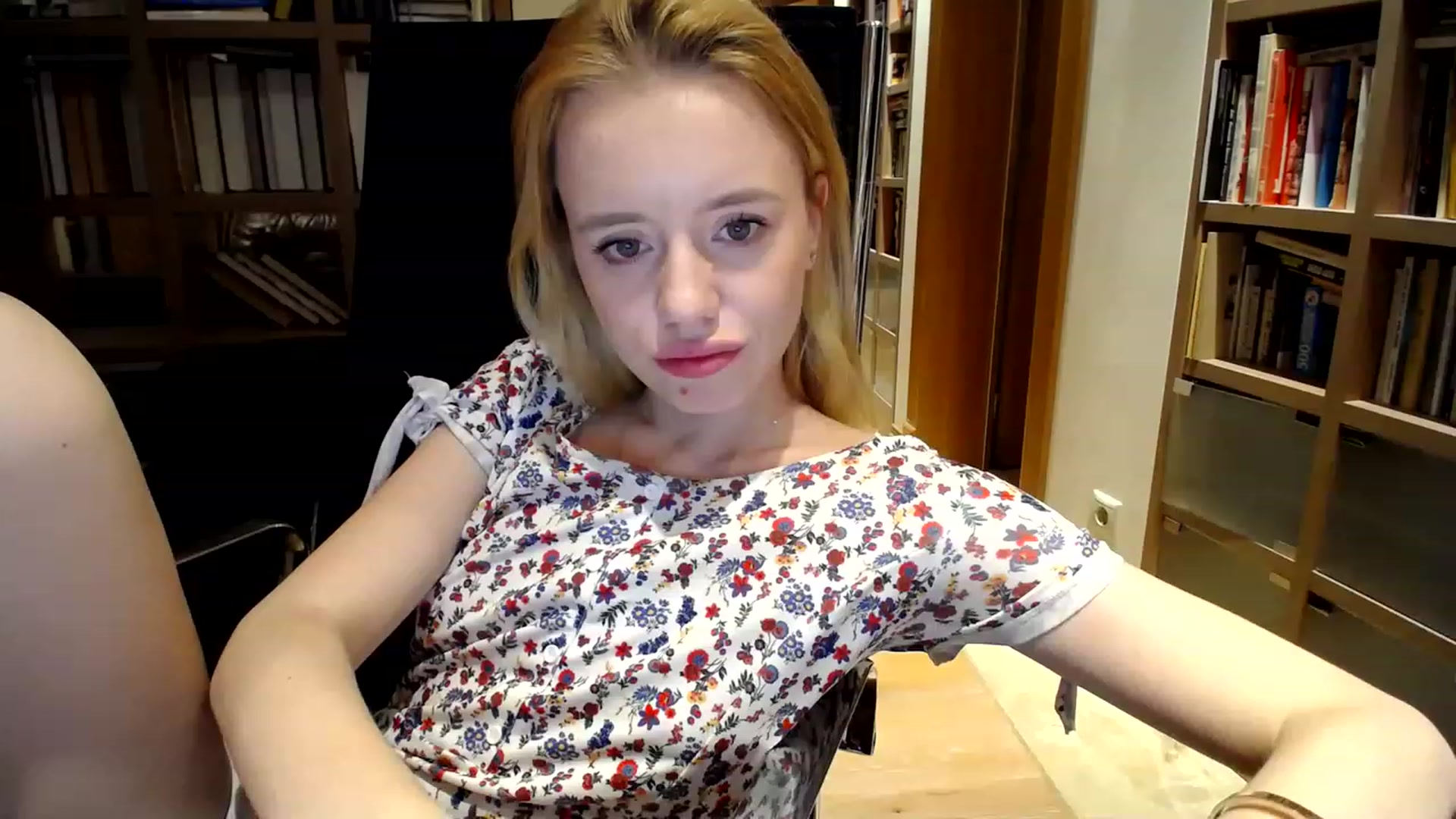 Gallery image thumbnail from Alena29's myfreecams stream on, 12/02/2022, 15:22 image 17 of 20
