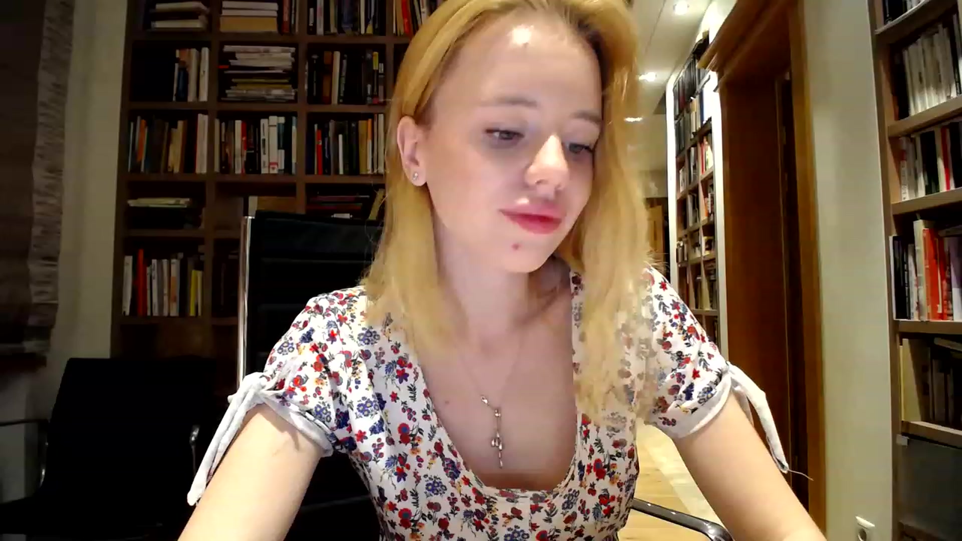 Gallery image thumbnail from Alena29's myfreecams stream on, 12/02/2022, 15:22 image 13 of 20