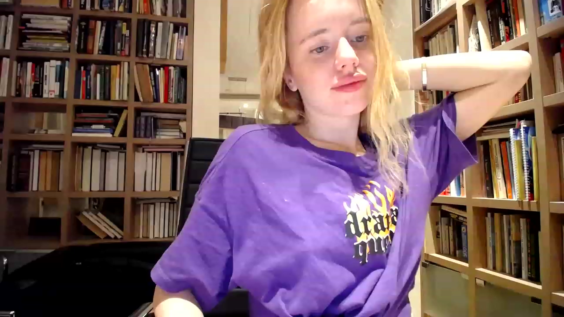 Gallery image thumbnail from Alena29's myfreecams stream on, 12/06/2022, 24:53 image 1 of 20