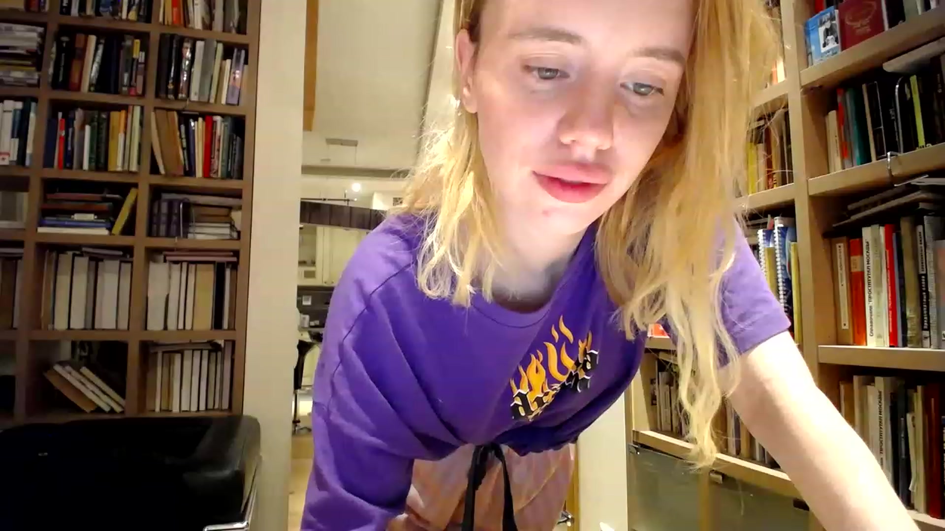 Gallery image thumbnail from Alena29's myfreecams stream on, 12/06/2022, 24:53 image 12 of 20