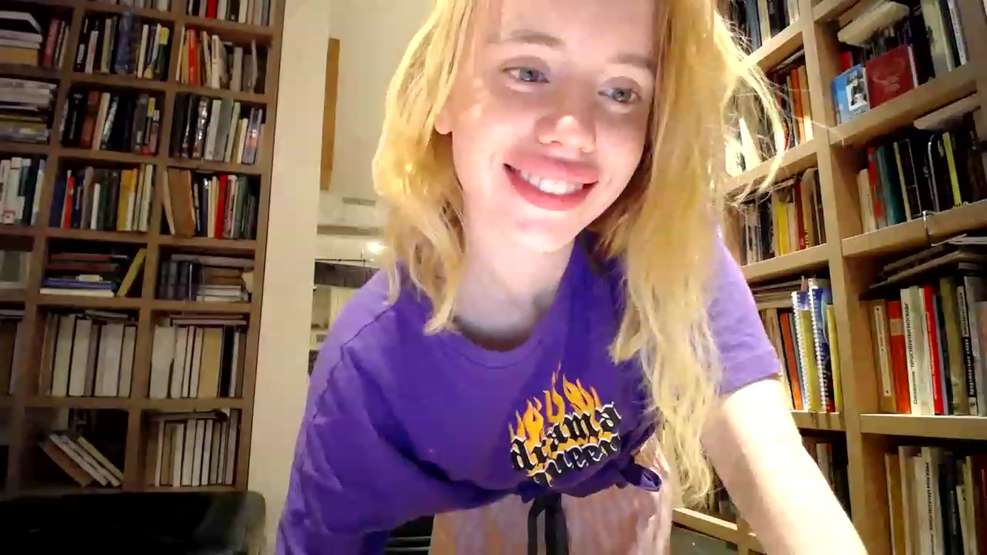 Gallery image thumbnail from Alena29's myfreecams stream on, 12/06/2022, 24:53 image 8 of 20