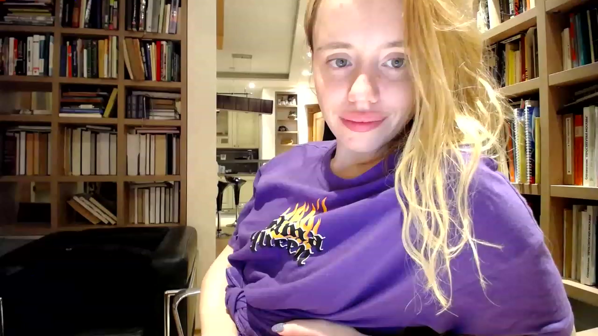 Gallery image thumbnail from Alena29's myfreecams stream on, 12/06/2022, 24:53 image 19 of 20