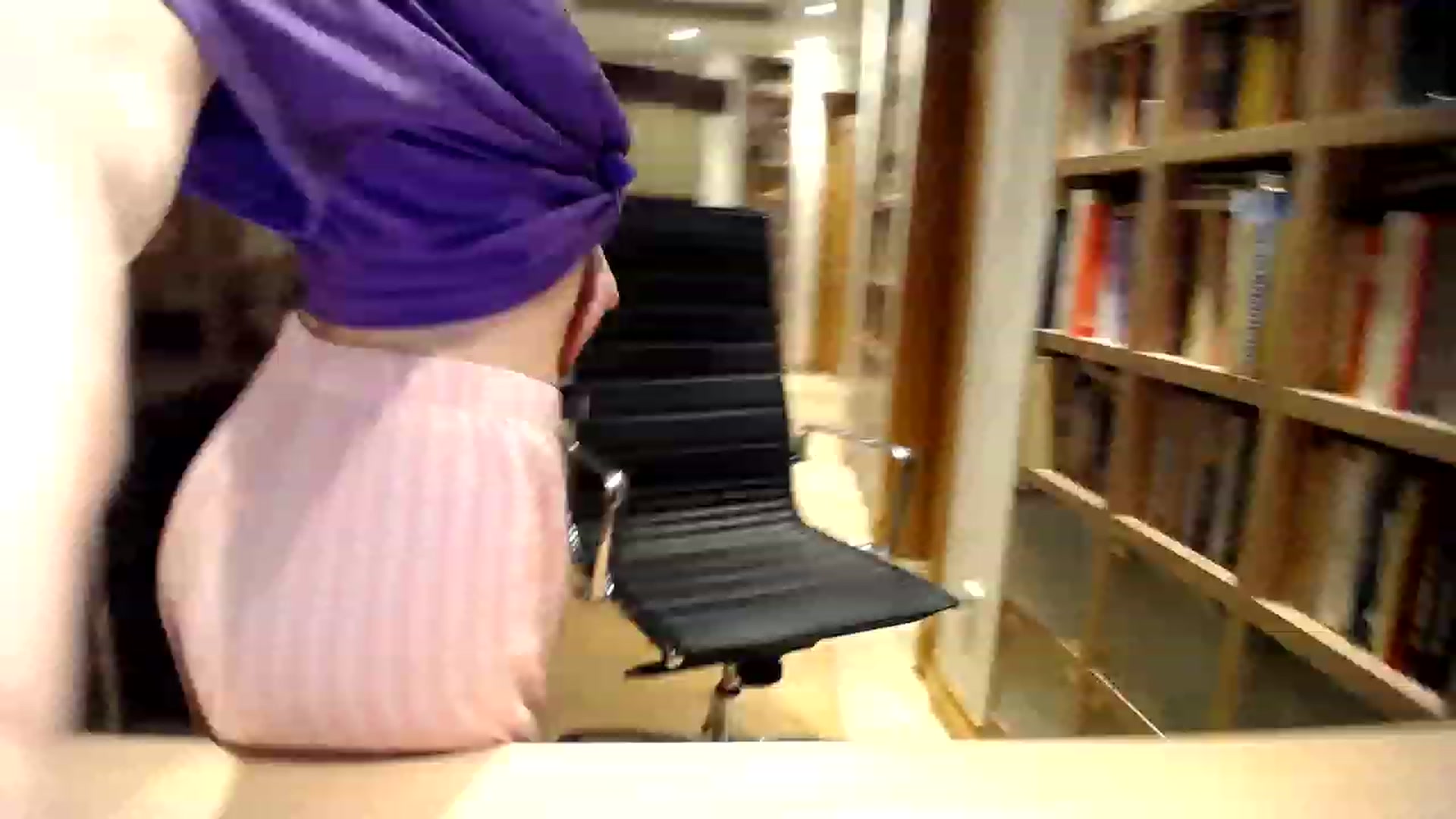 Gallery image thumbnail from Alena29's myfreecams stream on, 12/06/2022, 24:53 image 2 of 20