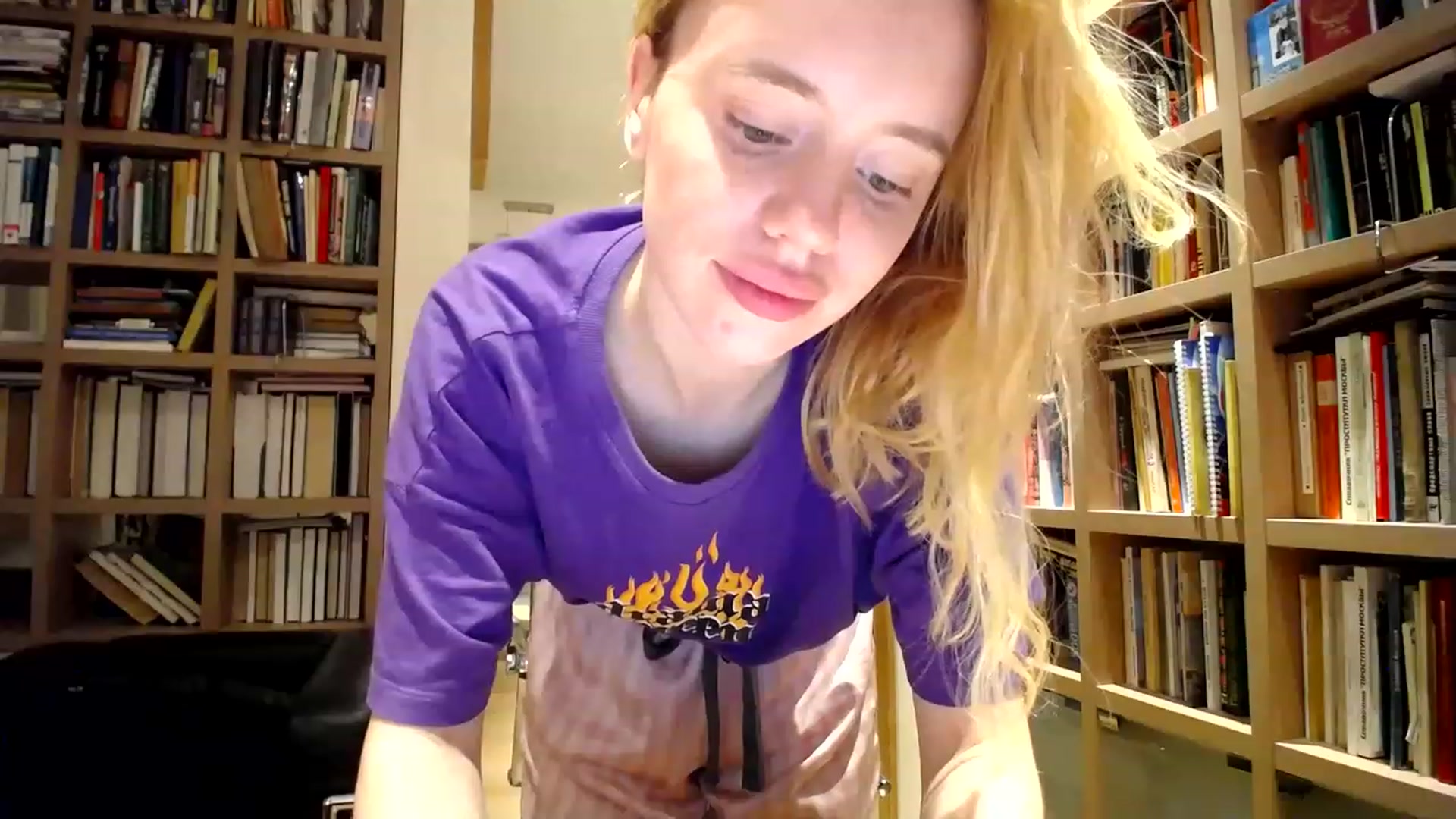 Gallery image thumbnail from Alena29's myfreecams stream on, 12/06/2022, 24:53 image 15 of 20