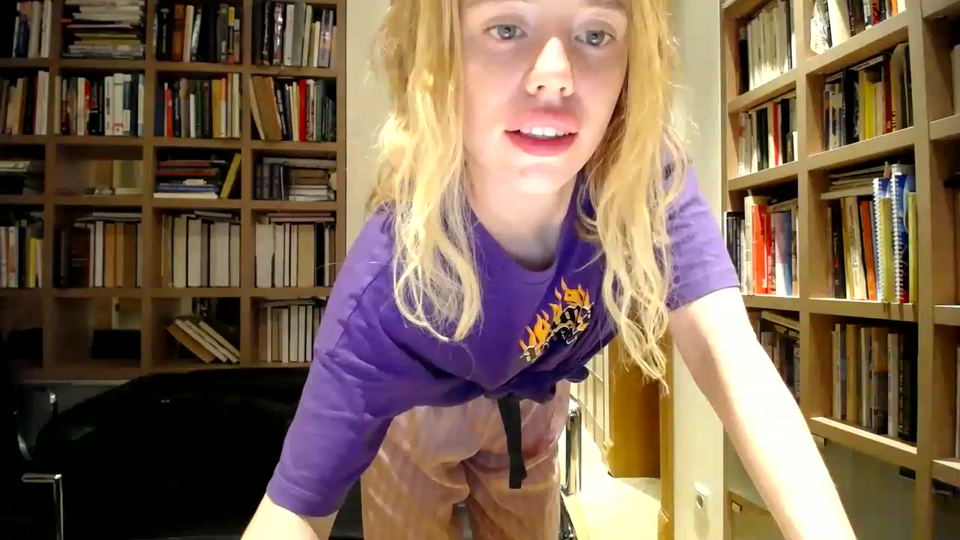 Gallery image thumbnail from Alena29's myfreecams stream on, 12/06/2022, 02:32 image 7 of 20