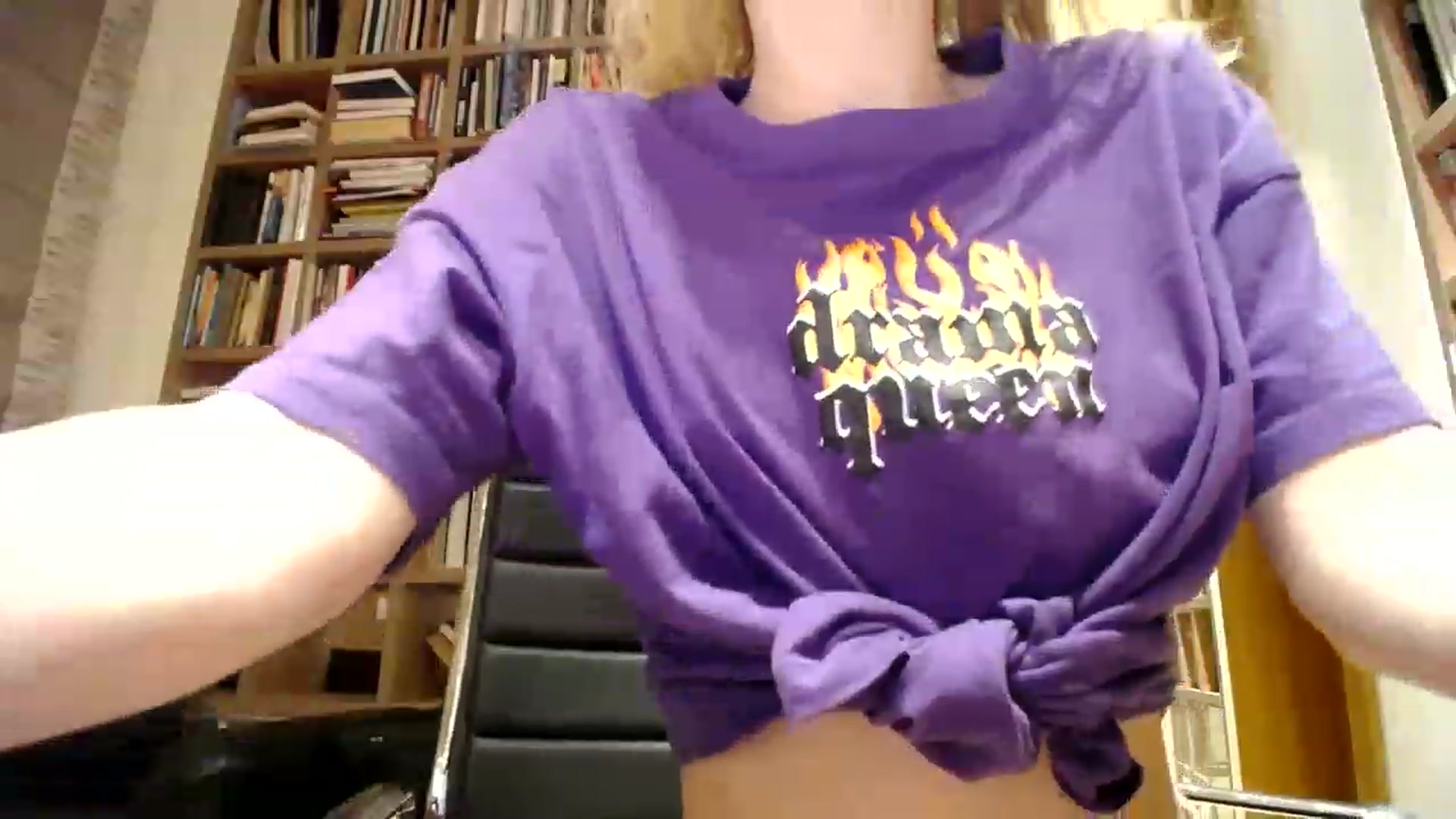 Gallery image thumbnail from Alena29's myfreecams stream on, 12/06/2022, 02:32 image 10 of 20
