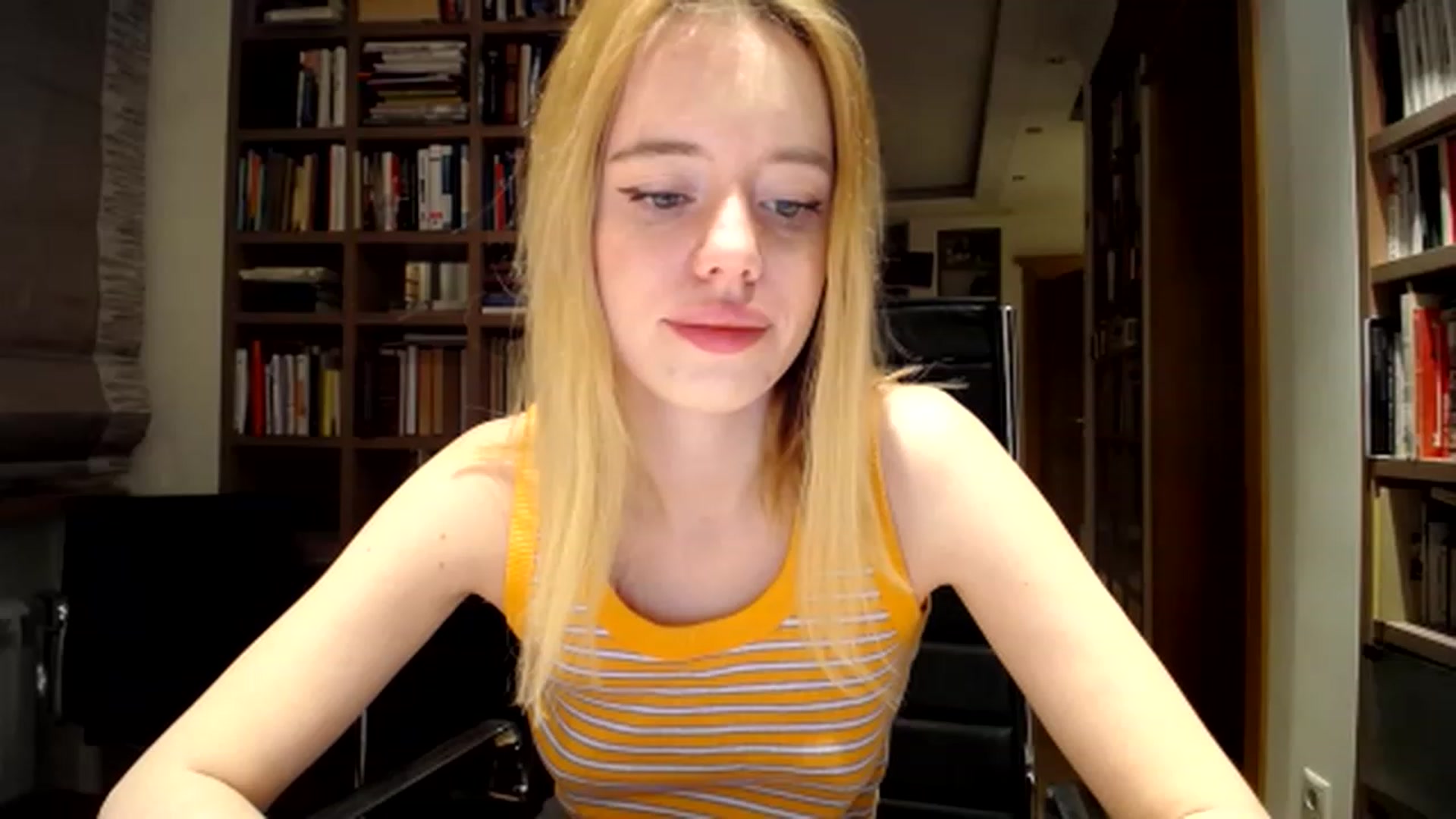 Gallery image thumbnail from Alena29's myfreecams stream on, 12/08/2022, 14:16 image 2 of 20