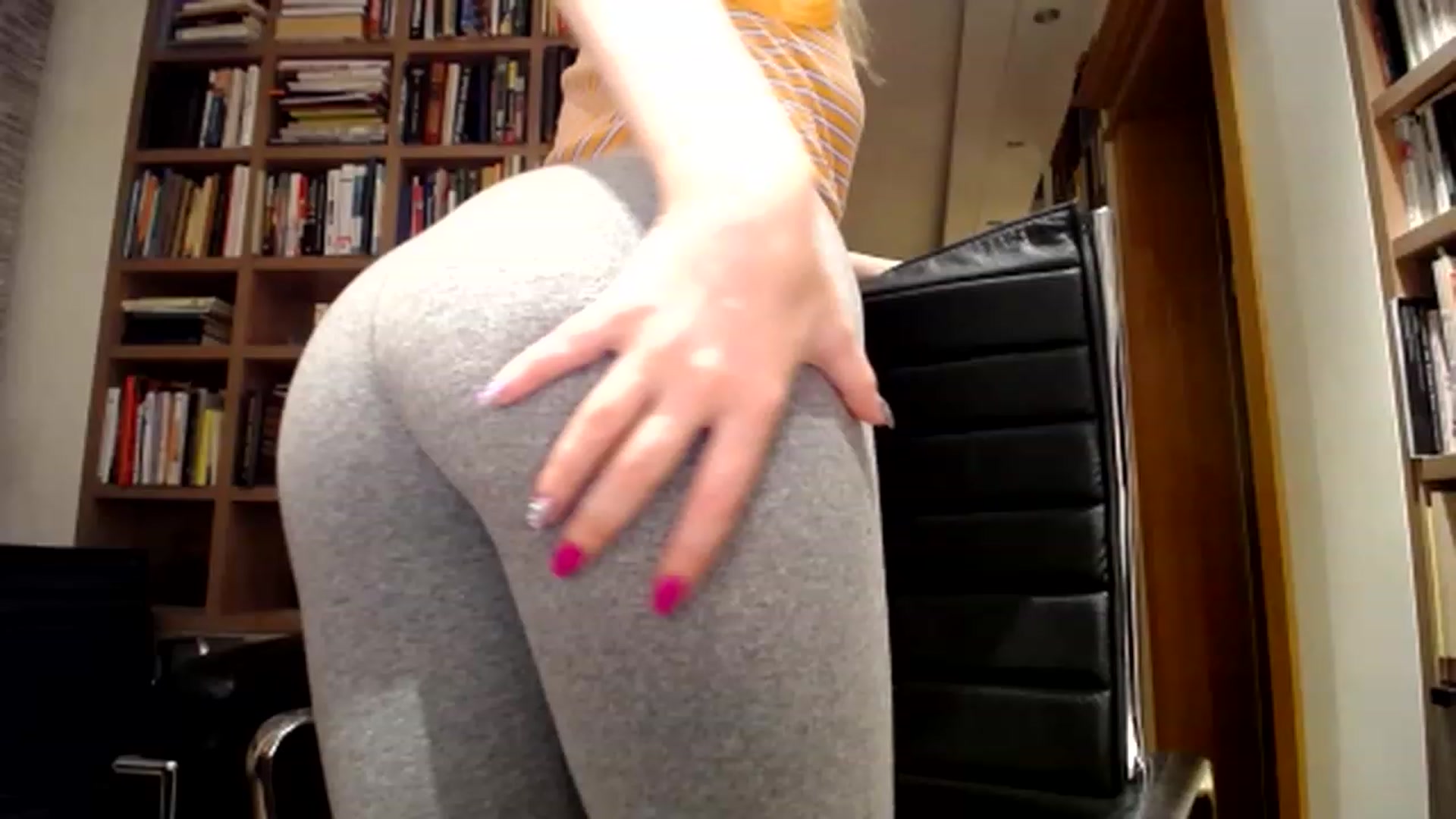 Gallery image thumbnail from Alena29's myfreecams stream on, 12/08/2022, 14:16 image 4 of 20